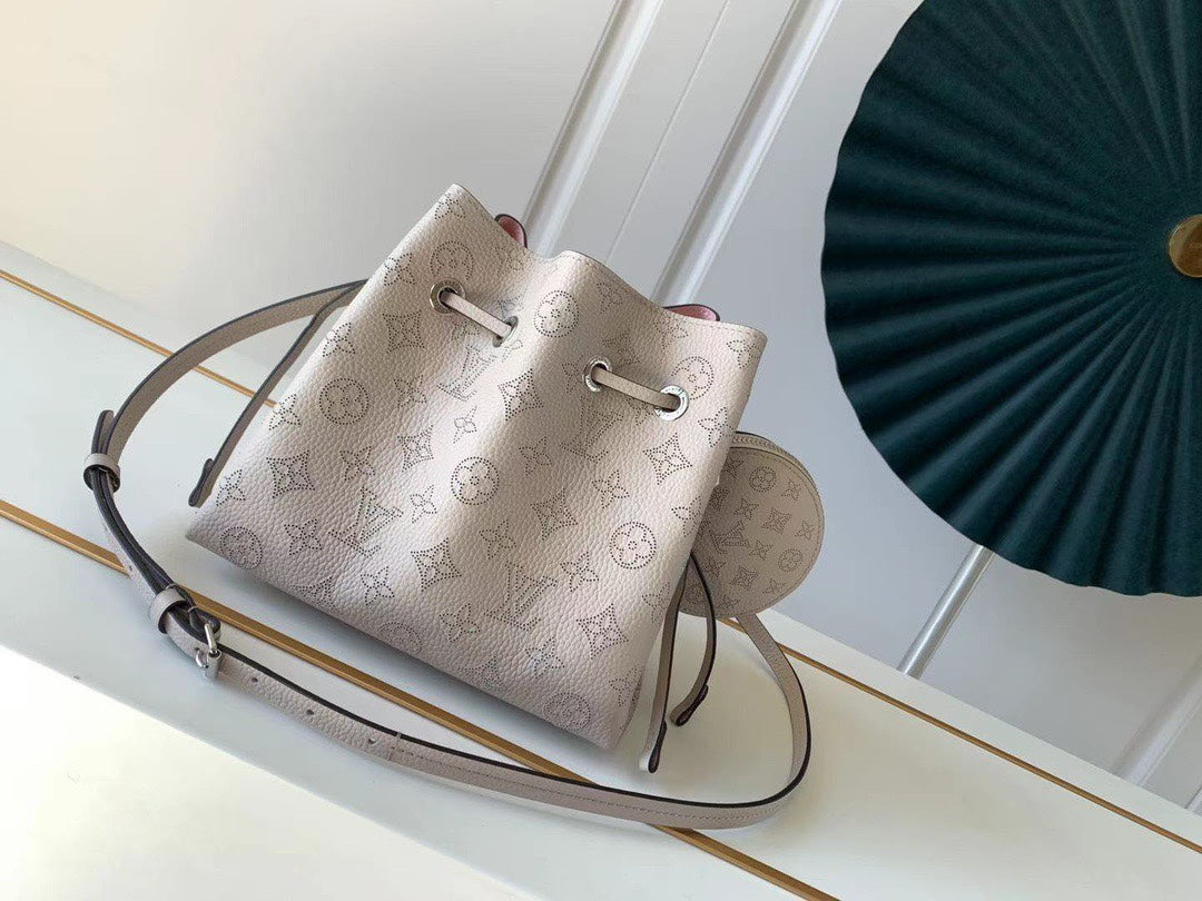 LuxluxHouse Great quality Louis Vuitton Top Bag 19*22*14cm Free shipping