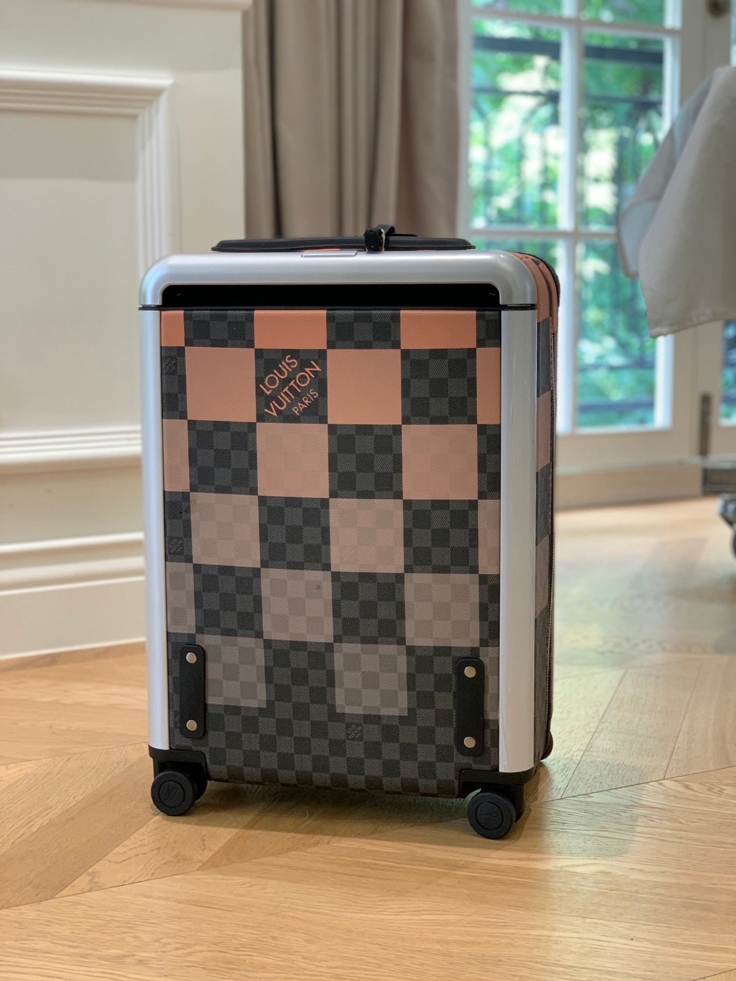 L*ouis V*uitton Luggage (LuxluxHouse)