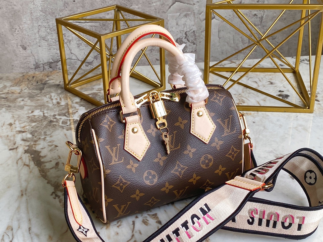 LuxluxHouse Great quality Louis Vuitton Bag Top Quality 20.5*13.5*12CM Free shipping