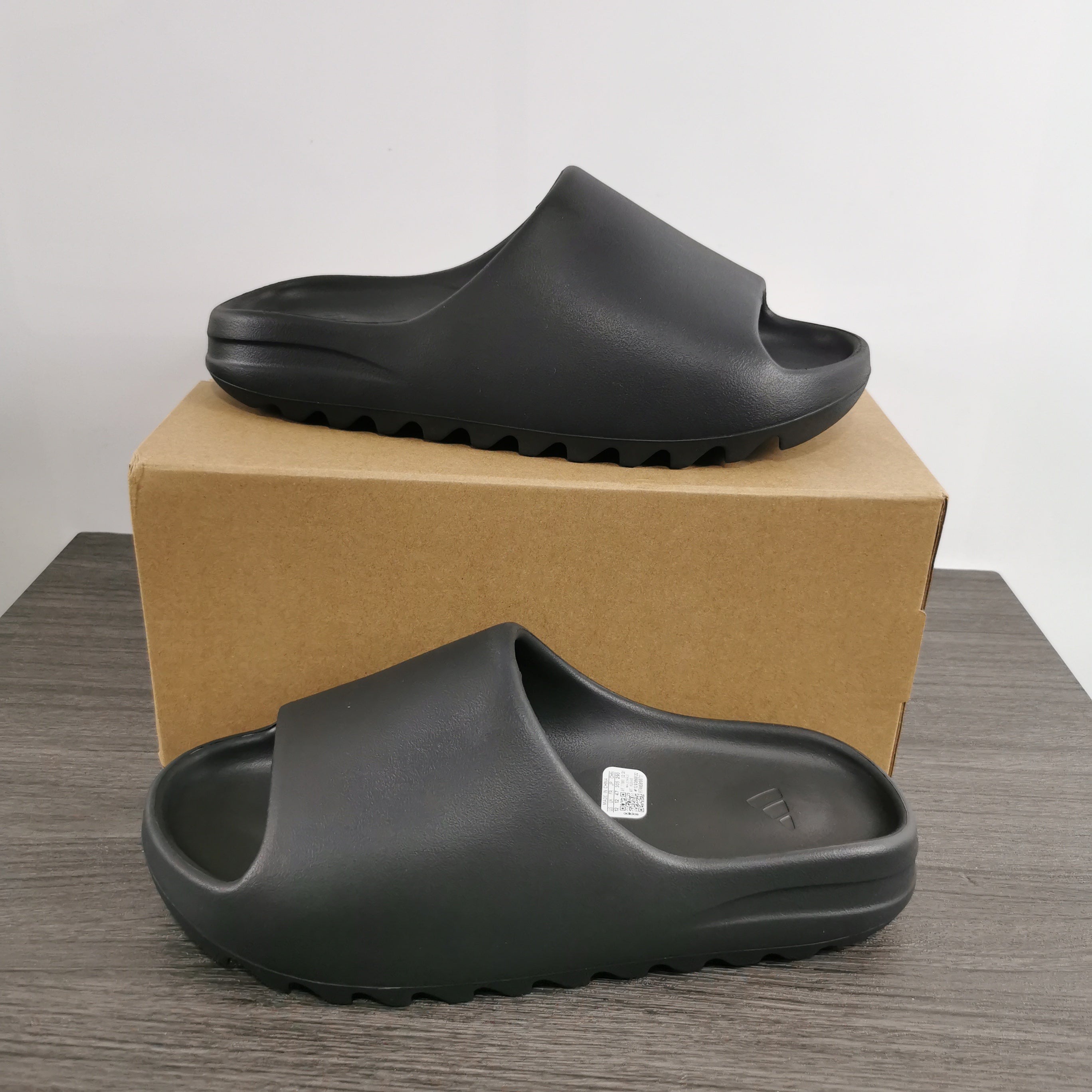 LuxluxHouse Great quality LuxluxHouse Great quality Yeezy Slide Onyx HQ6448 Free shipping