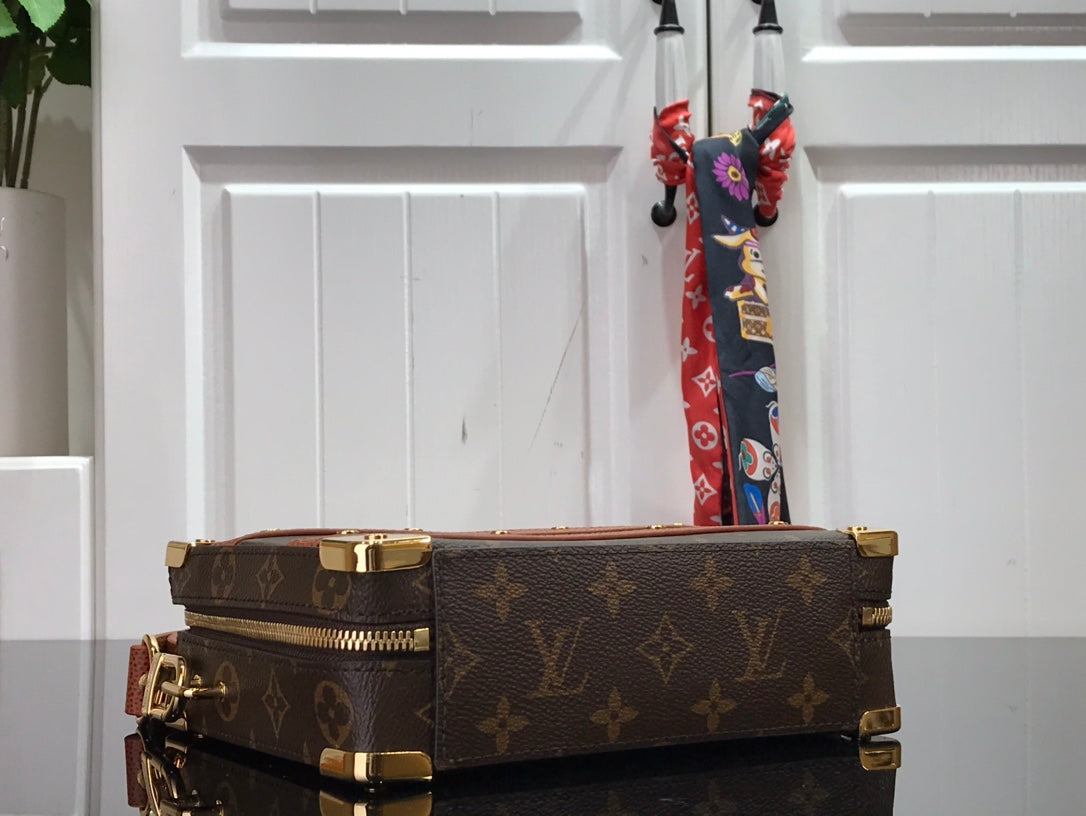 LuxluxHouse Great quality Louis Vuitton Top Bag 21.5*15*7cm Free shipping