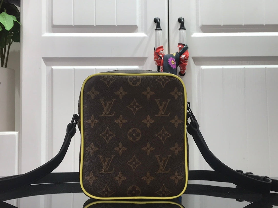 LuxluxHouse Great quality Louis Vuitton Bag Top Quality 15*17*8CM Free shipping