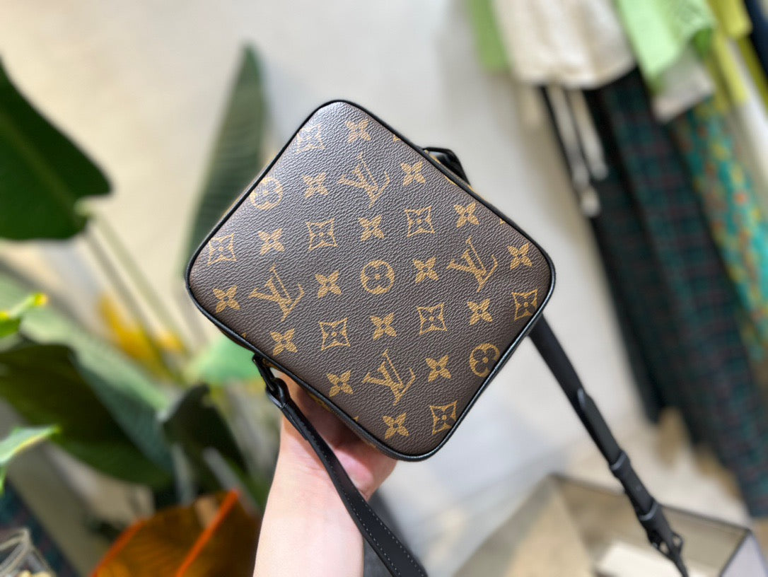 LuxluxHouse Great quality Louis Vuitton christoer mini handbag Top Quality 15*17*8cm Free shipping