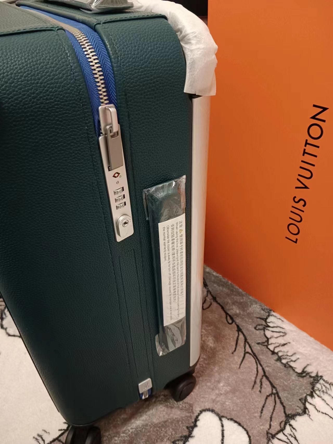 L*ouis V*uitton Luggage (LuxluxHouse)