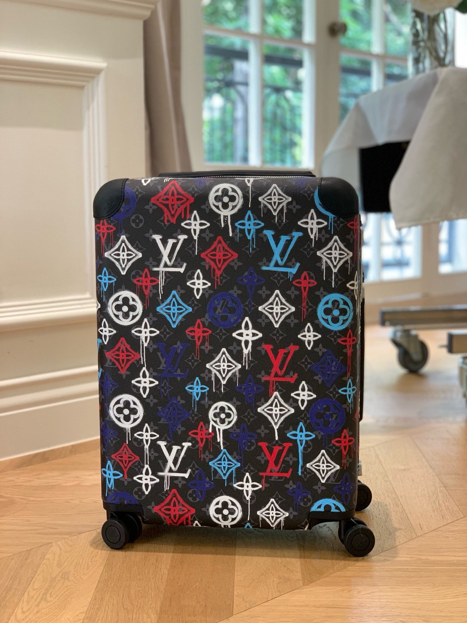 L*ouis V*uitton Luggage (LuxluxHouse)