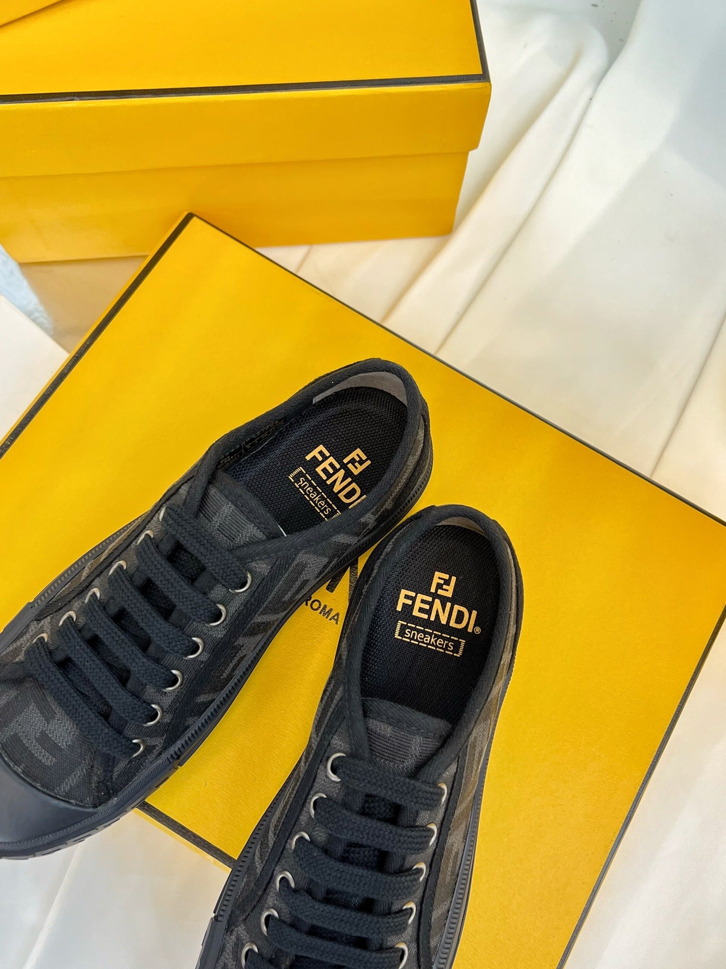 LuxluxHouse Best Quality Shoes Fendi