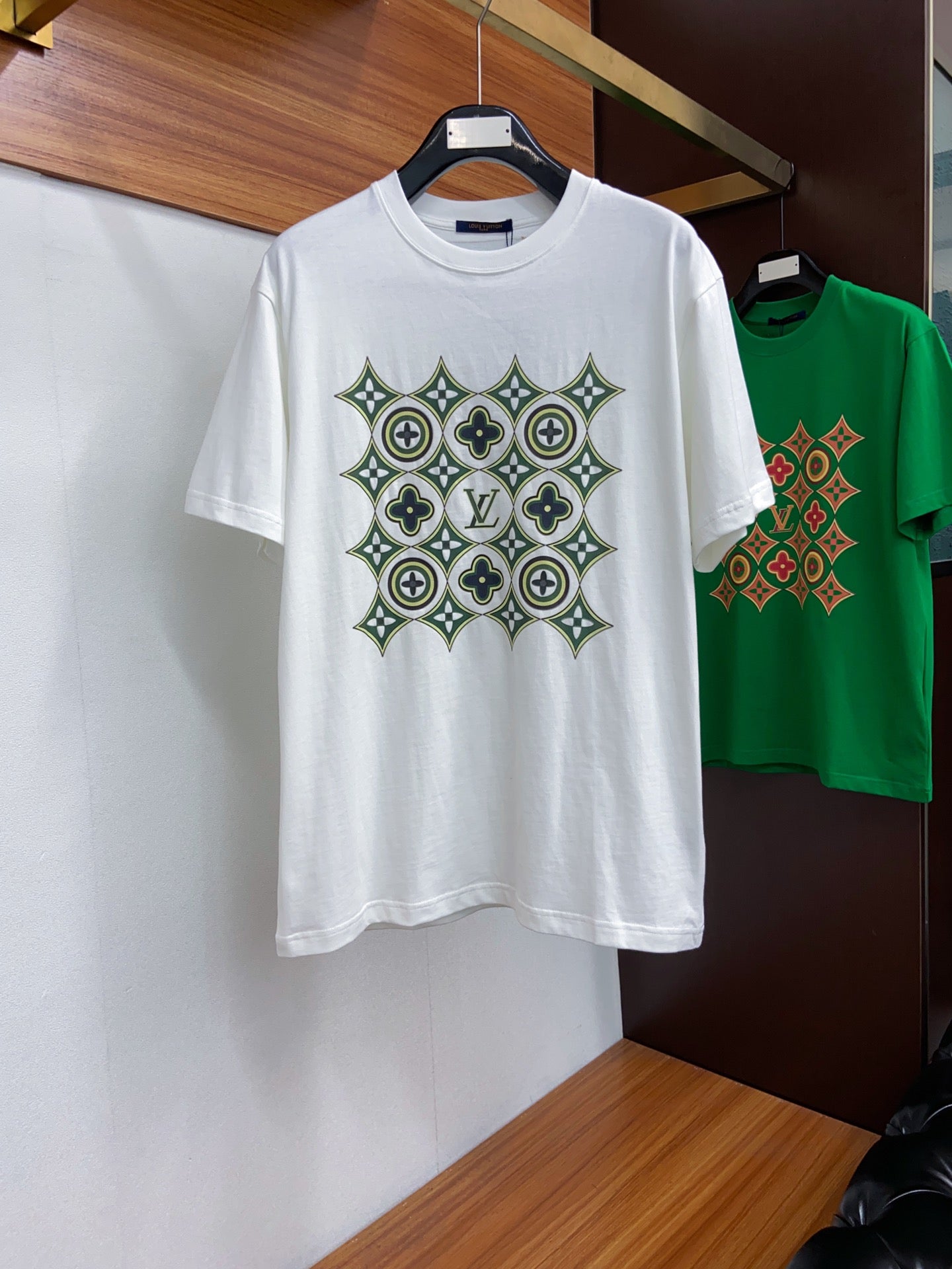 LuxluxHouse Louis Vuitton T-shirt NO.2