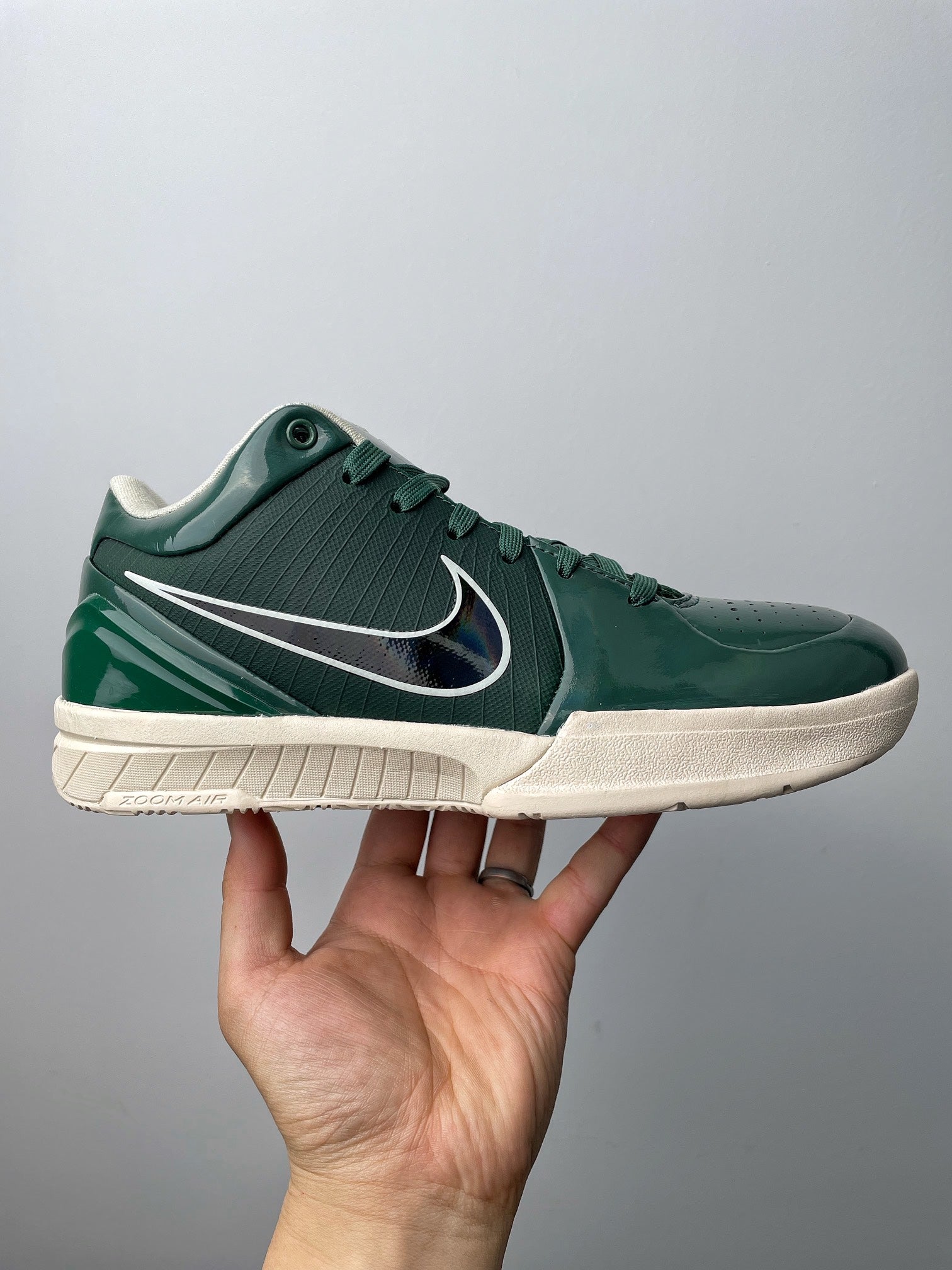 Max Batch-UNDEFEATED × Nike Zoom Kobe 4 Protro “Dark Green Bucks”