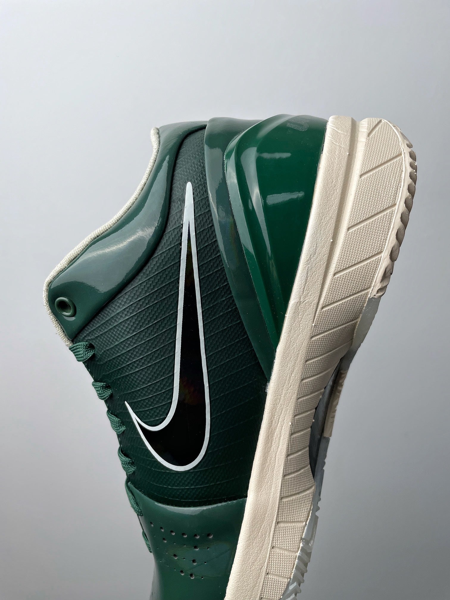 Max Batch-UNDEFEATED × Nike Zoom Kobe 4 Protro “Dark Green Bucks”