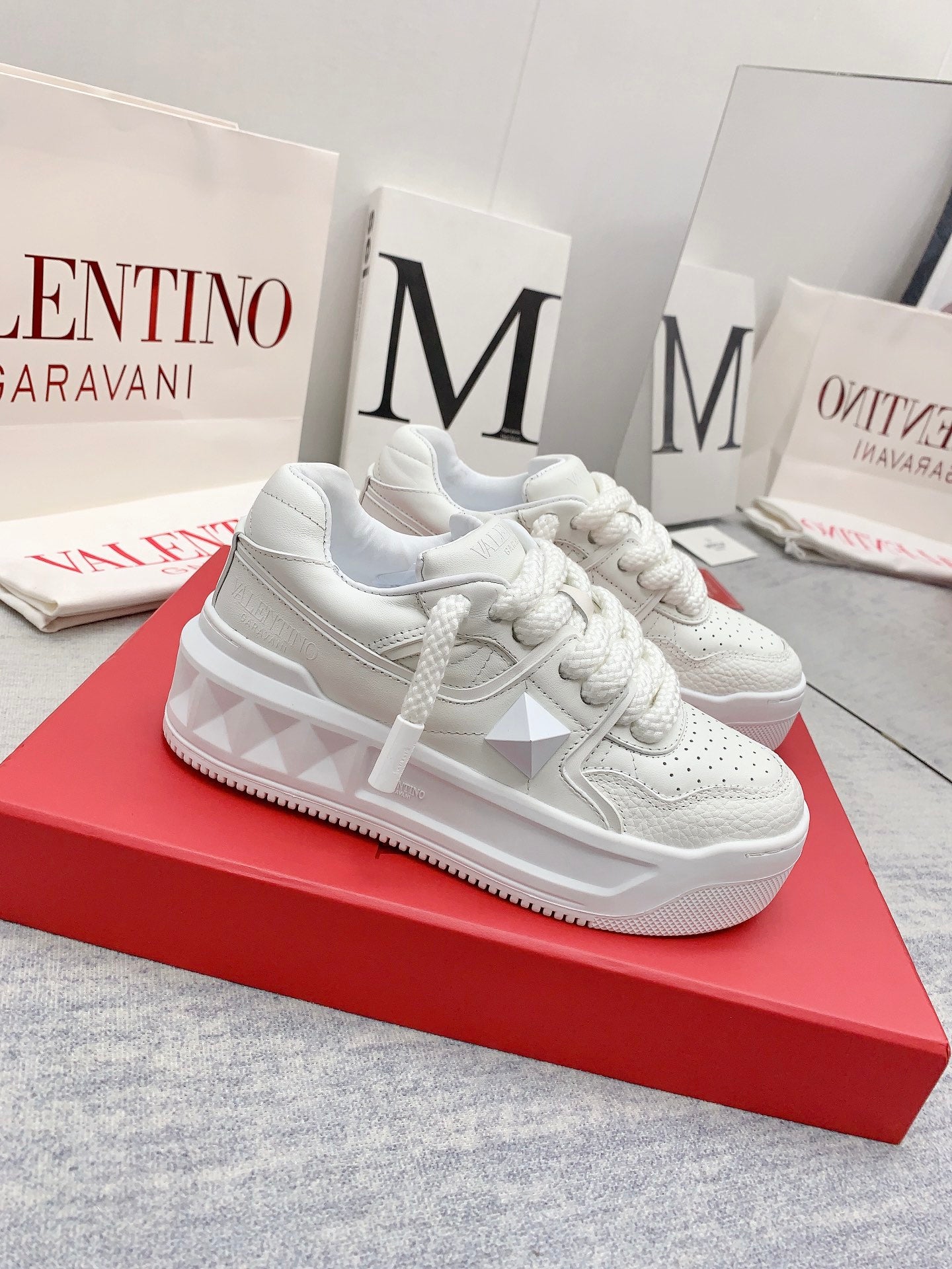 LuxluxHouse Best Quality Shoes Valentino