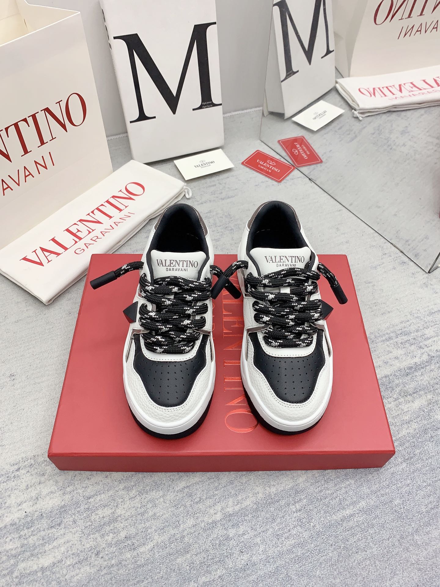 LuxluxHouse Best Quality Shoes Valentino
