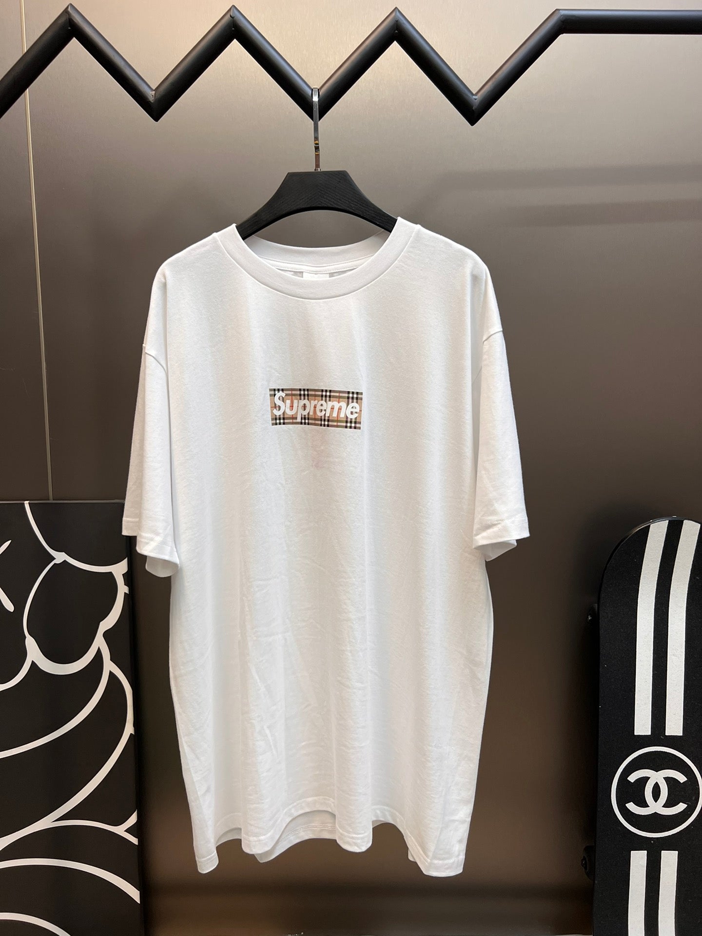 LuxluxHouse Supreme T-shirt NO.4