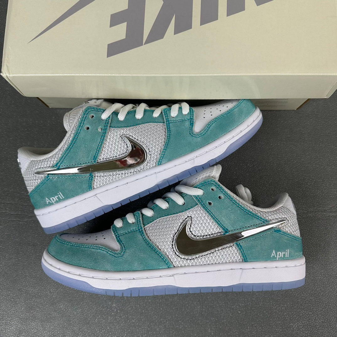 AY Batch-APRIL SKATEBOARDS x NK Dunk SB Low "White and Multi- Color"