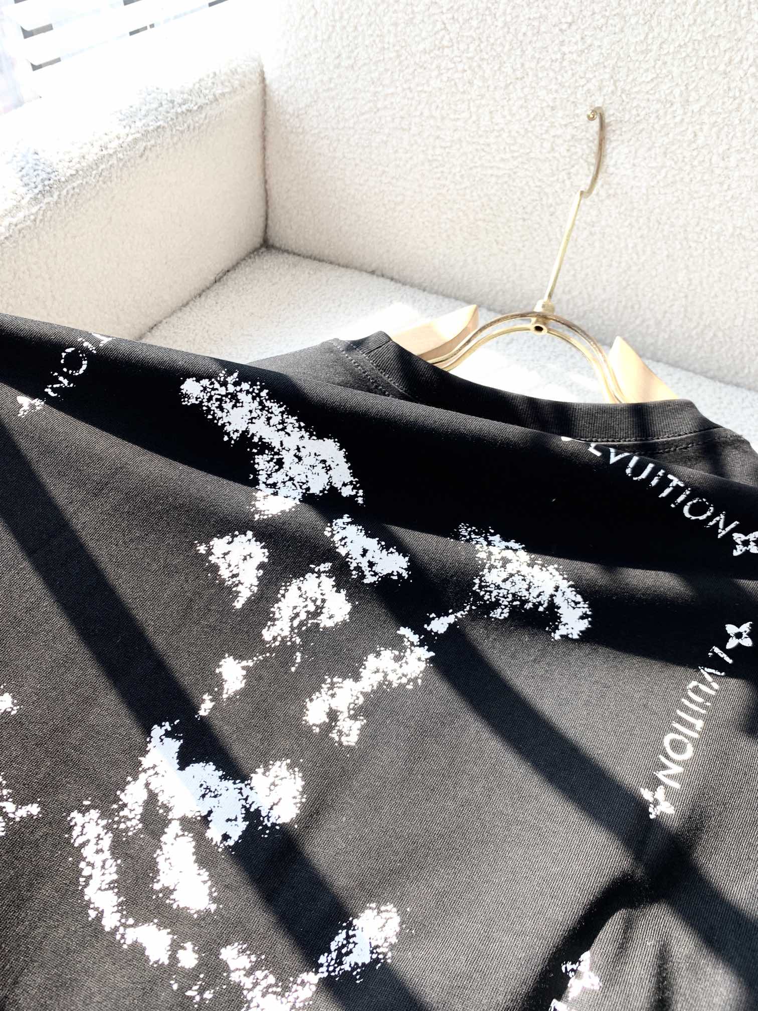 LuxluxHouse Best Quality Clothes T-shirt Louis Vuitton