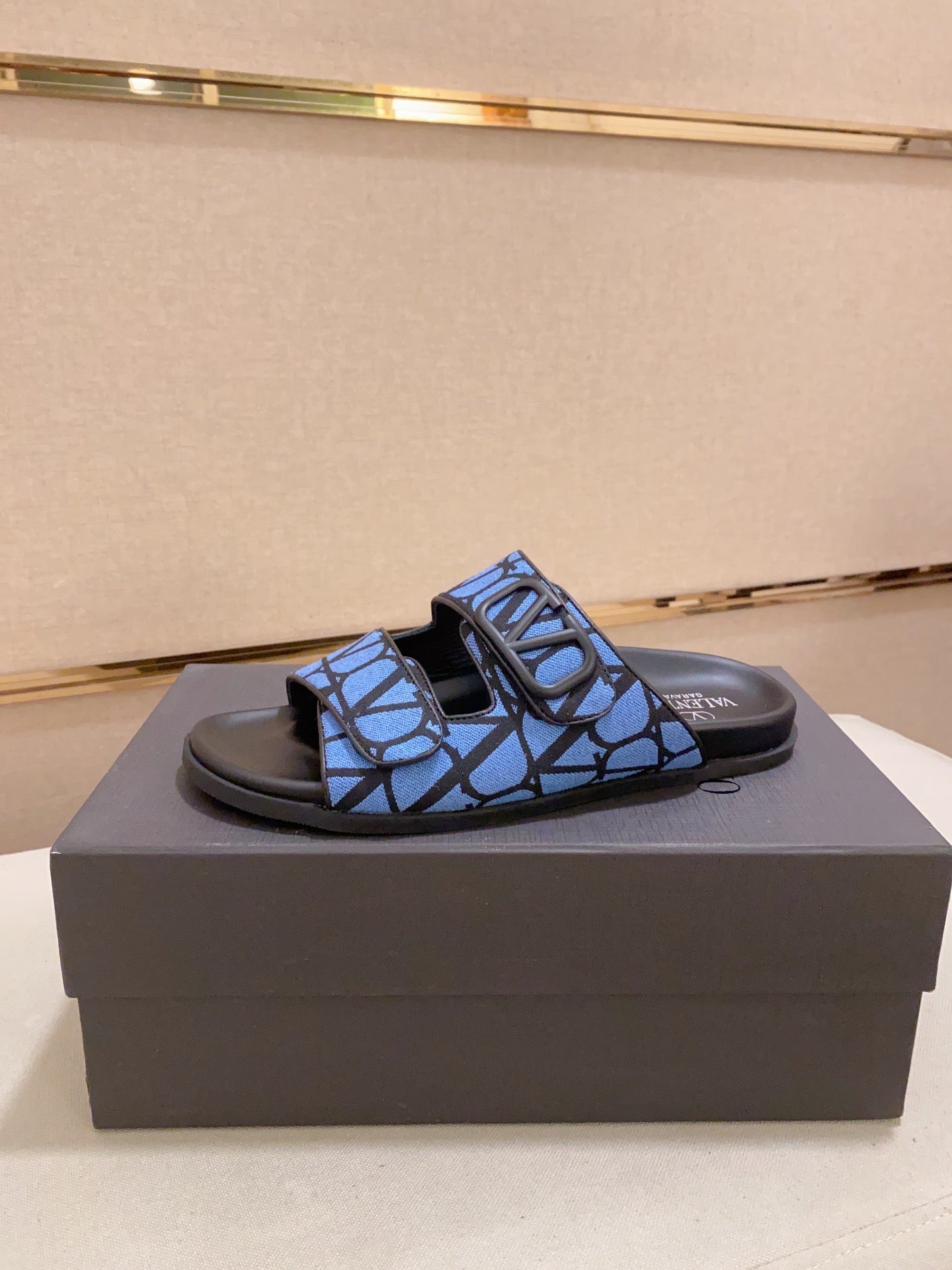 LuxluxHouse Best Quality Sandals Valentino