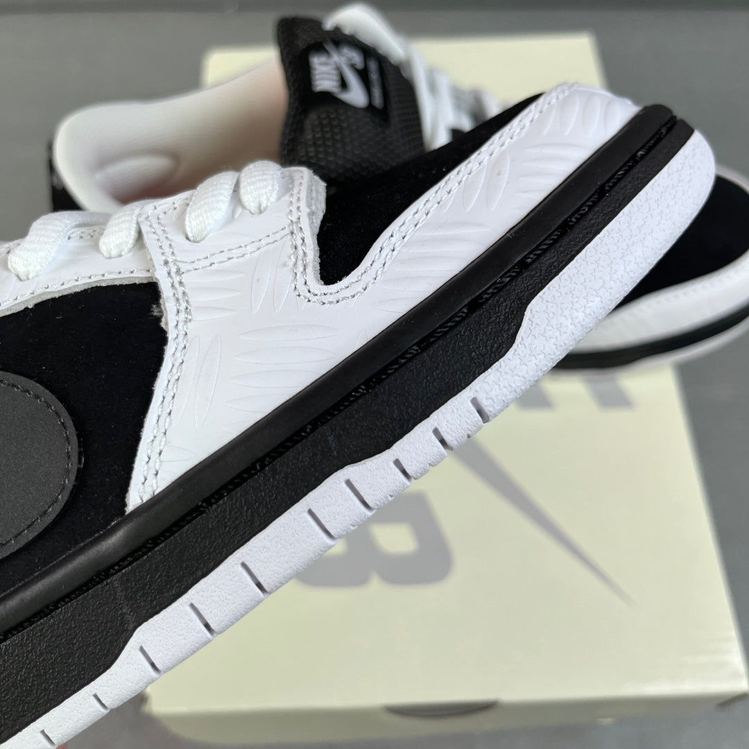 S2 Batch-Tightbooth × Nike Dunk SB Pro “Black and White”