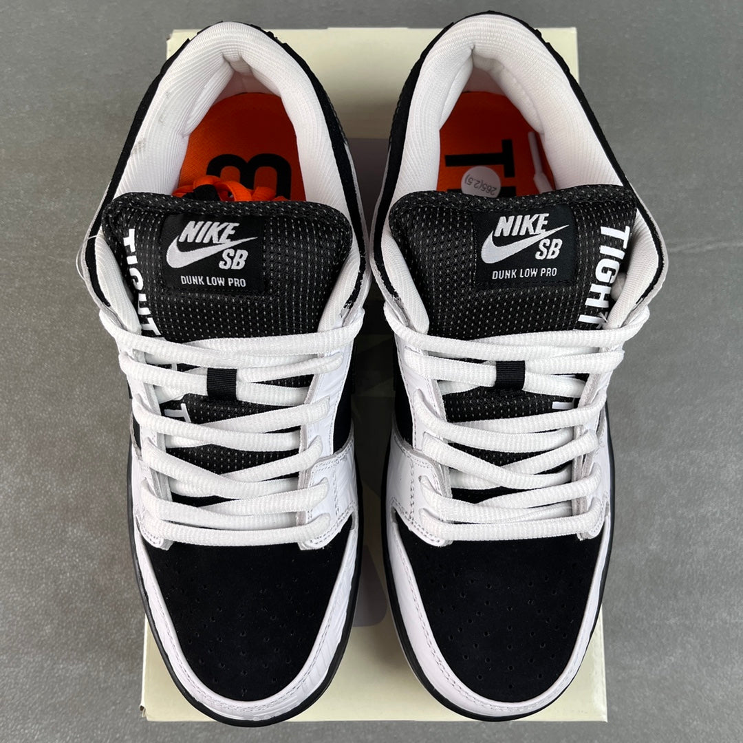 S2 Batch-Tightbooth × Nike Dunk SB Pro “Black and White”