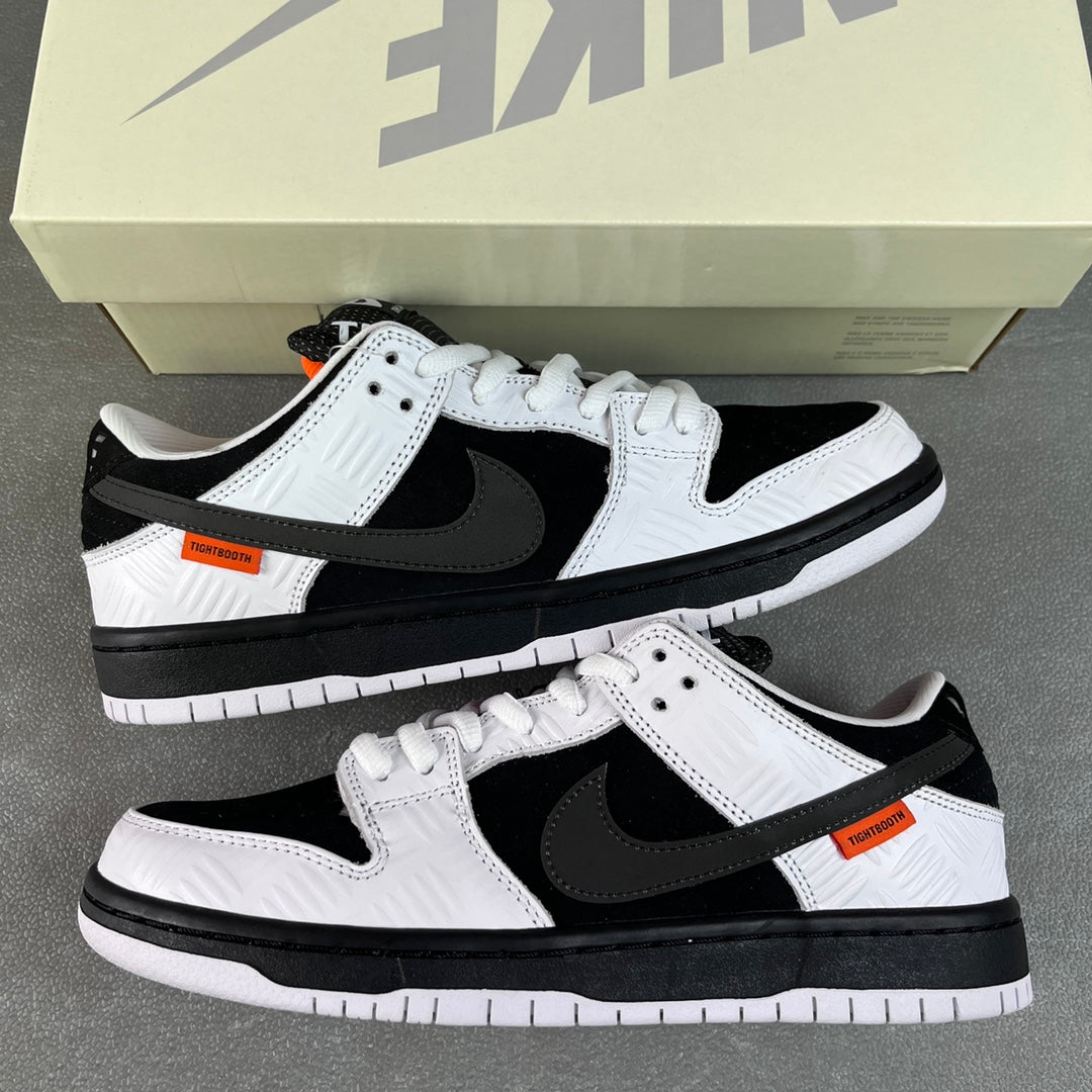 S2 Batch-Tightbooth × Nike Dunk SB Pro “Black and White”