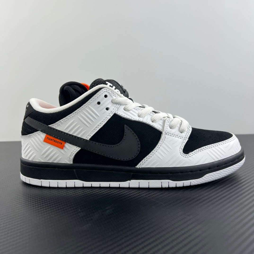 AY Batch-TGHTBOOTH x Dunk SB Low “Black and White”