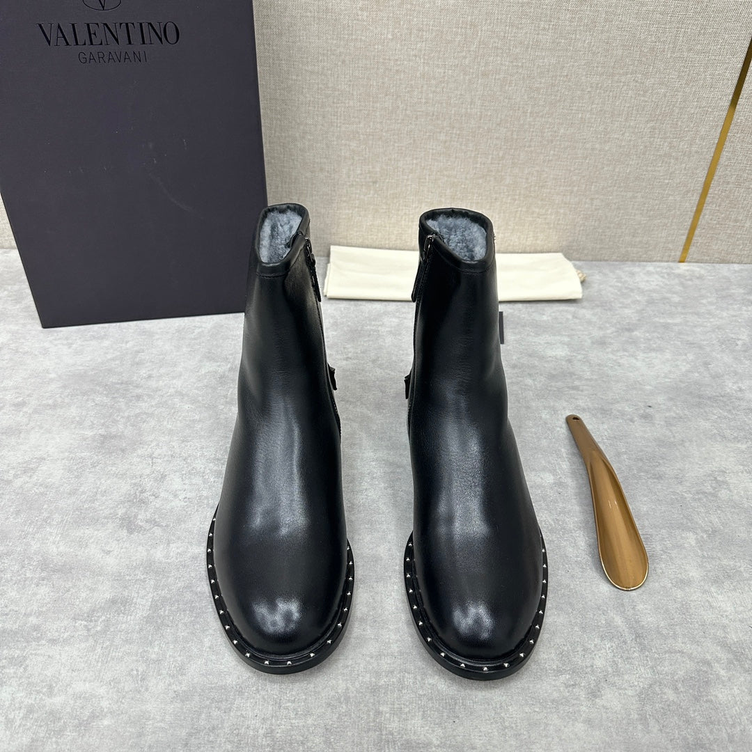 LuxluxHouse Best Quality Shoes Valentino