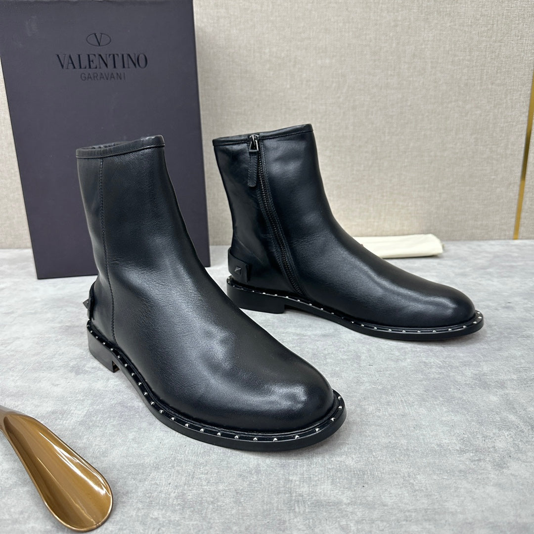 LuxluxHouse Best Quality Shoes Valentino