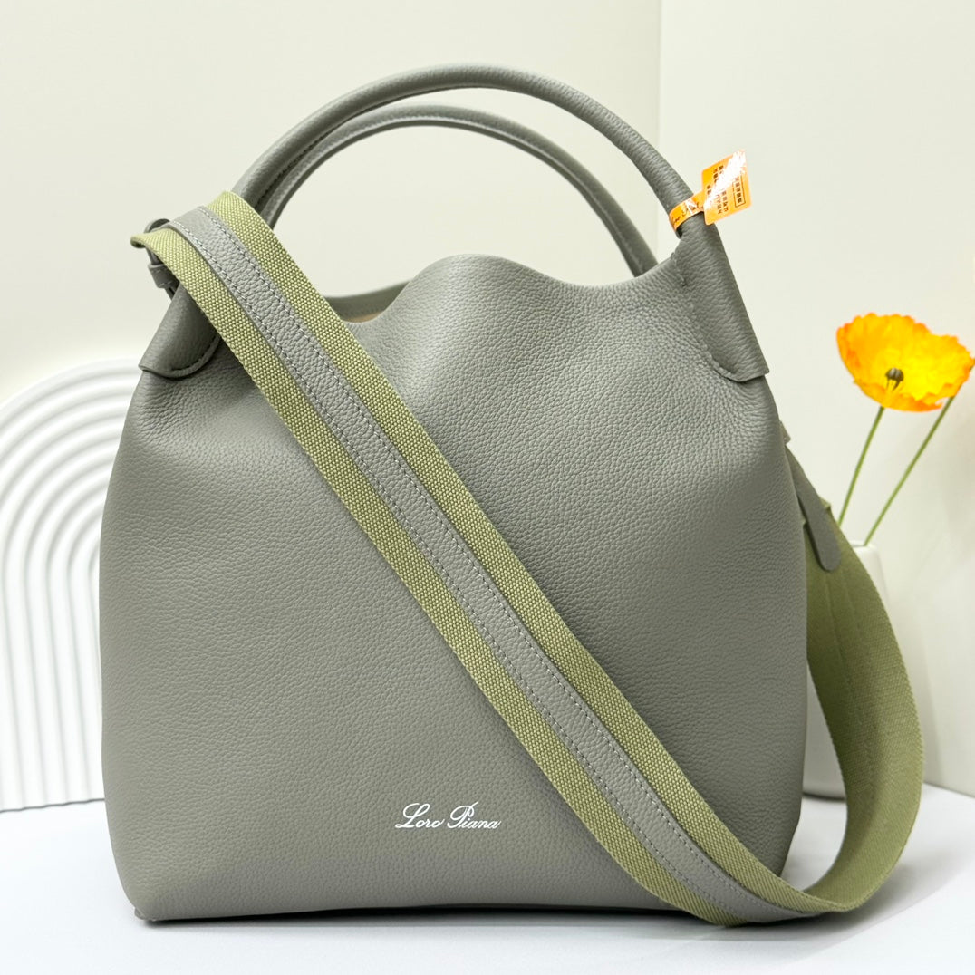 LuxluxHouse Best Quality Bags Loro Piana Women