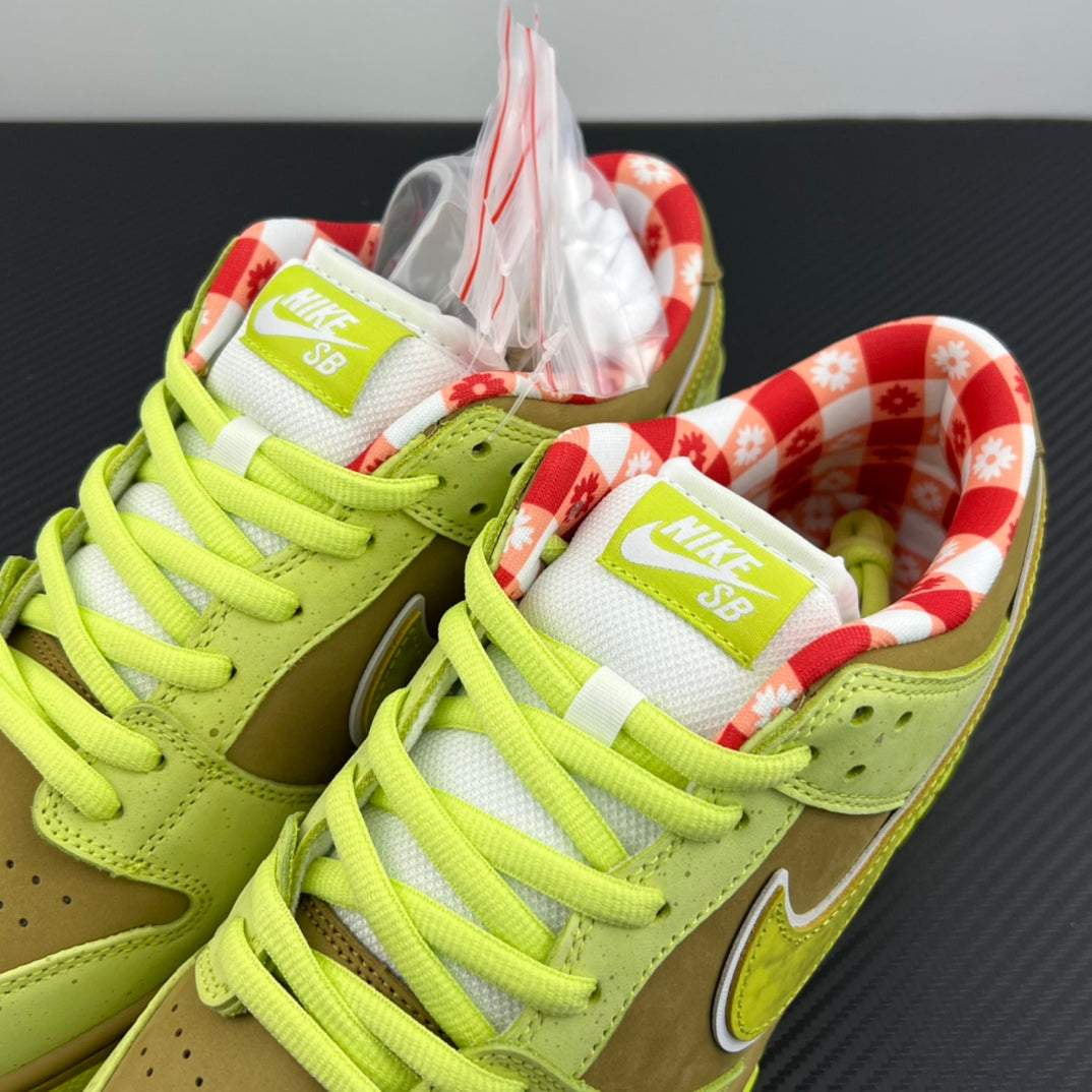 AY Batch-Concepts x NK SB Dunk Low "Fluorescent Green Lobster"