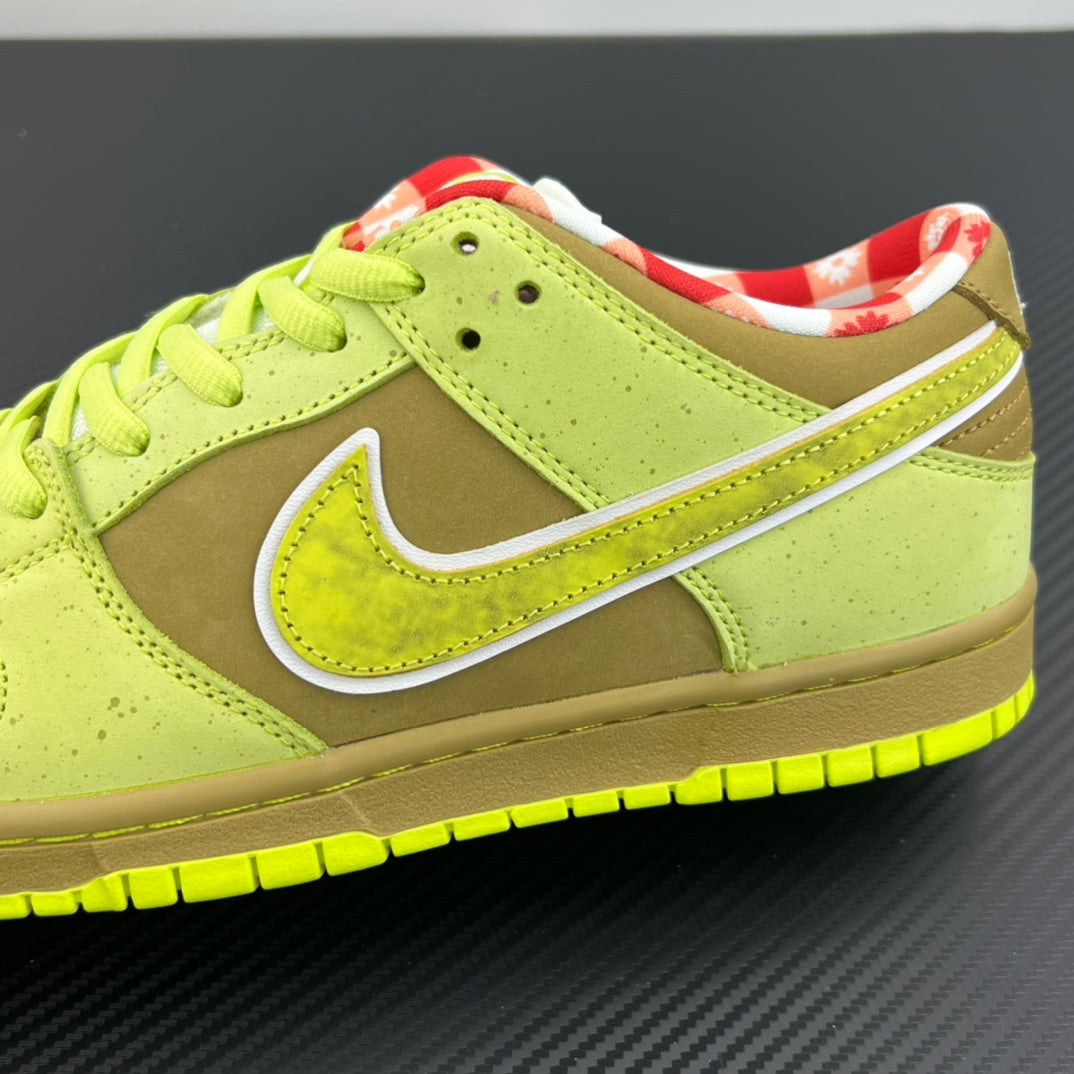 AY Batch-Concepts x NK SB Dunk Low "Fluorescent Green Lobster"