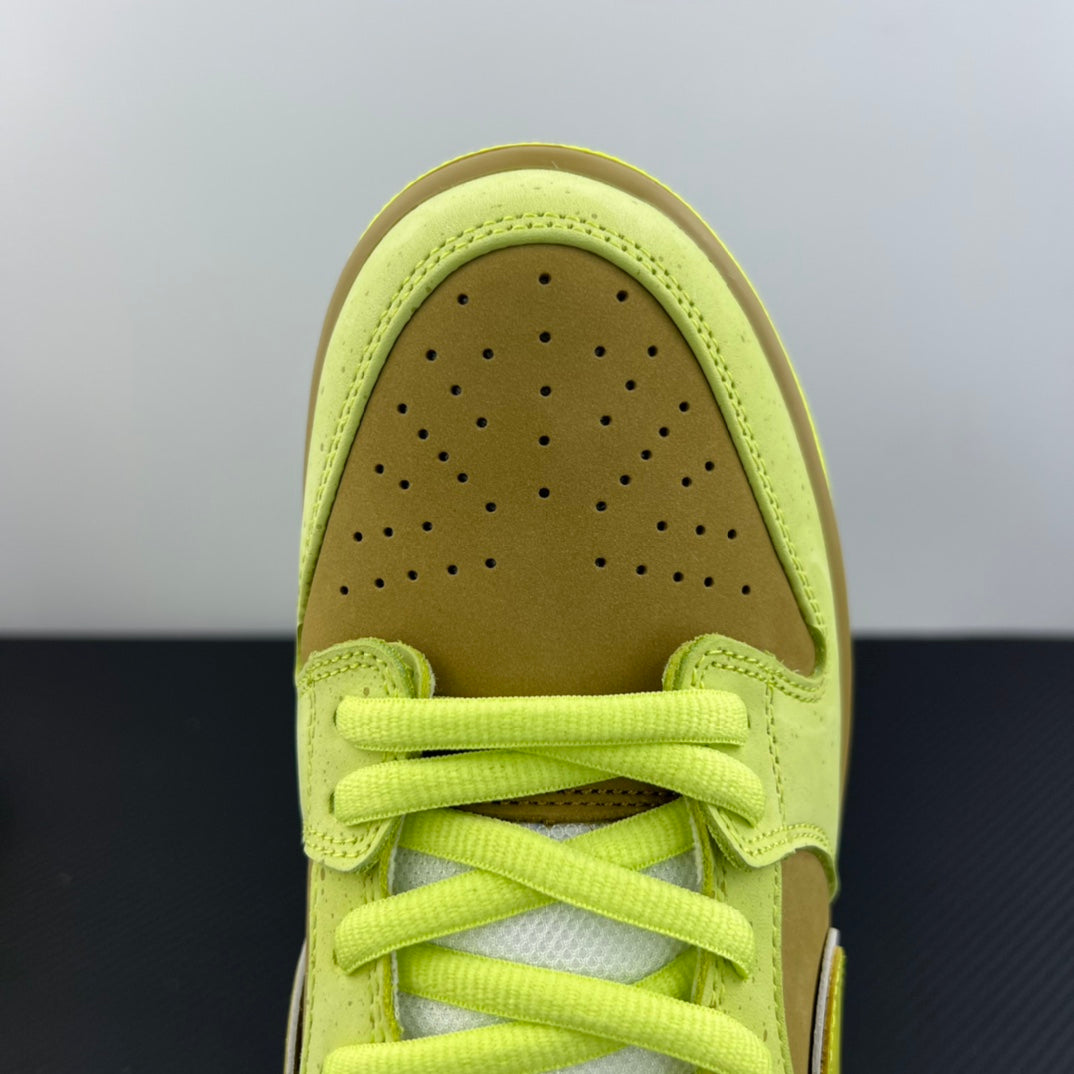 AY Batch-Concepts x NK SB Dunk Low "Fluorescent Green Lobster"