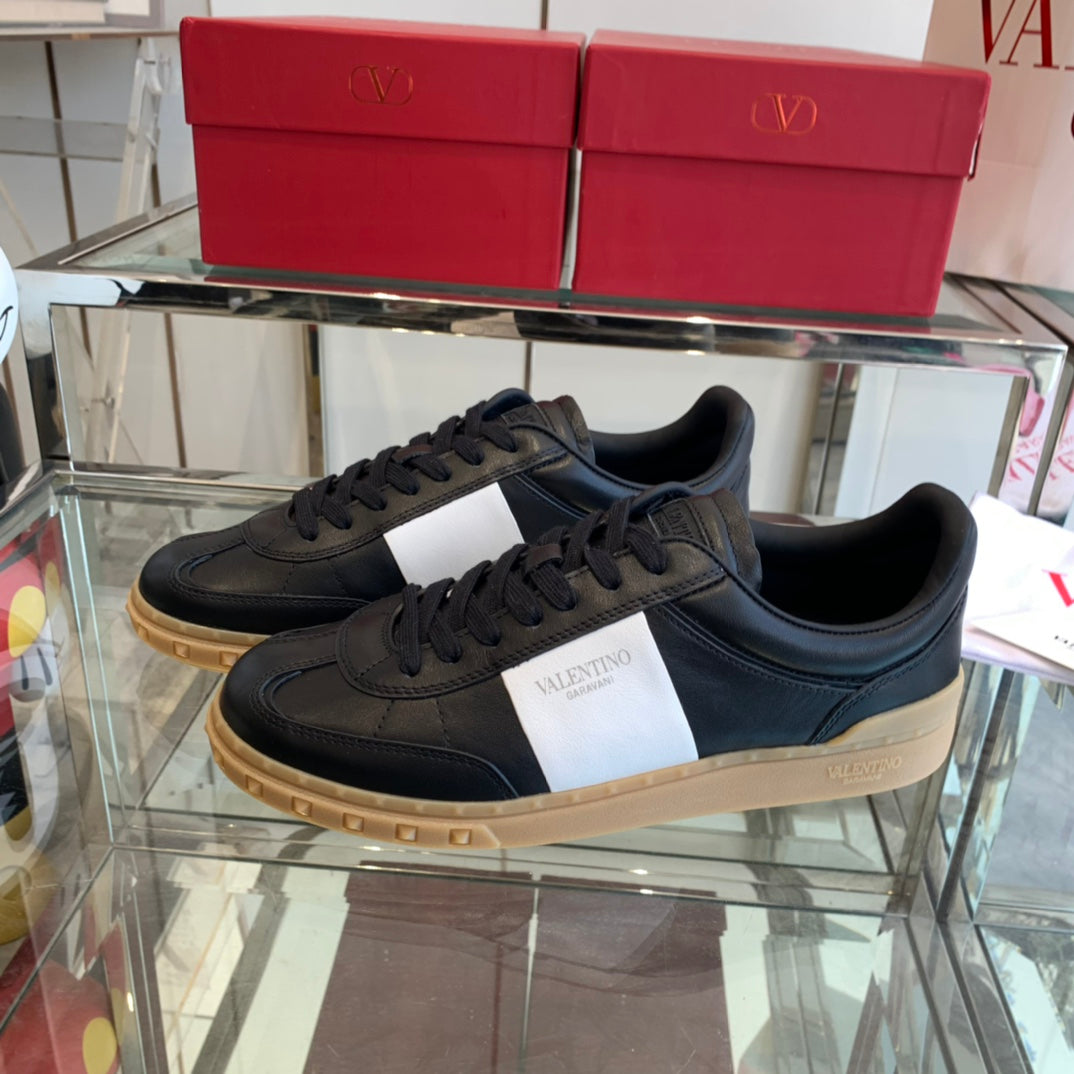 LuxluxHouse Best Quality Shoes Valentino