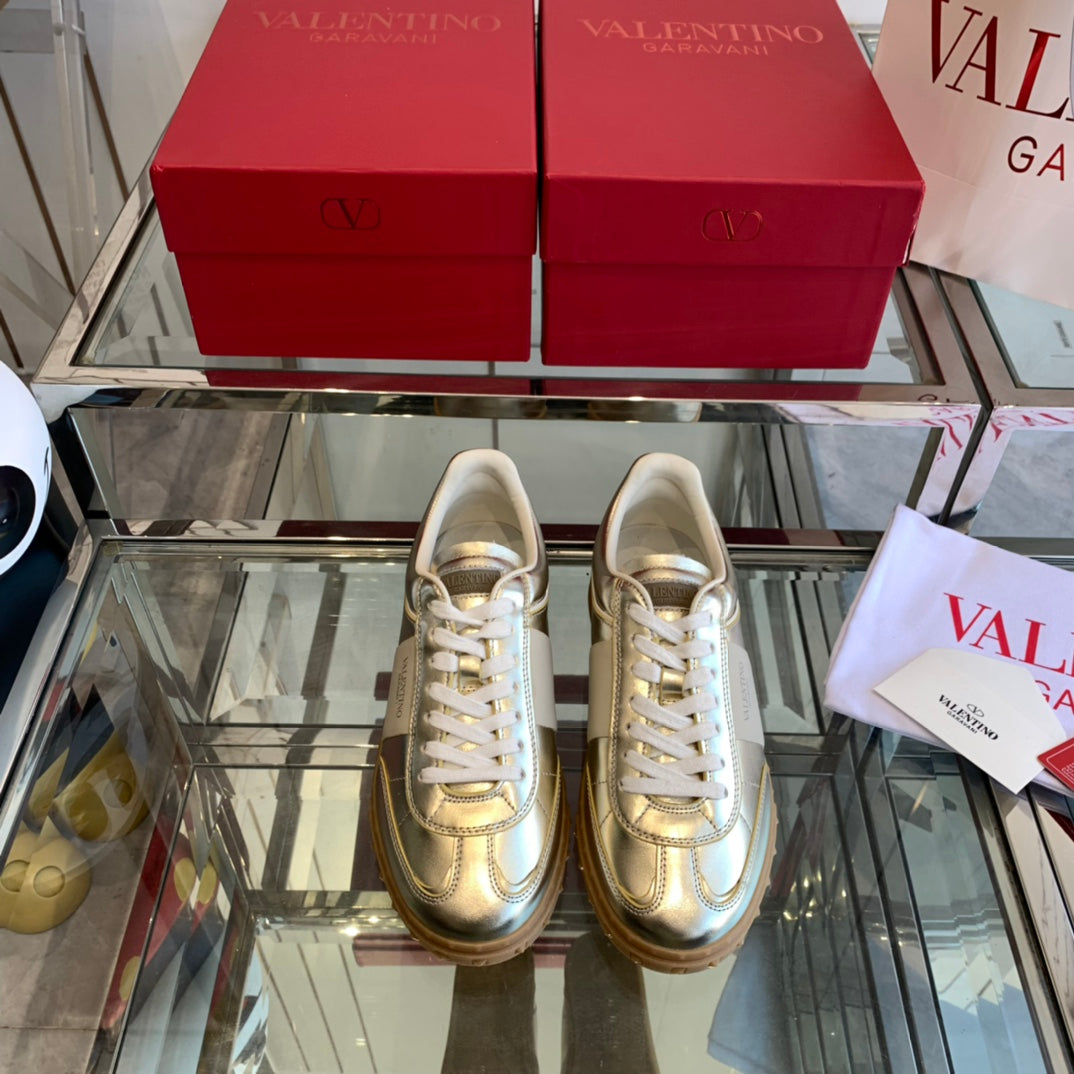 LuxluxHouse Best Quality Shoes Valentino