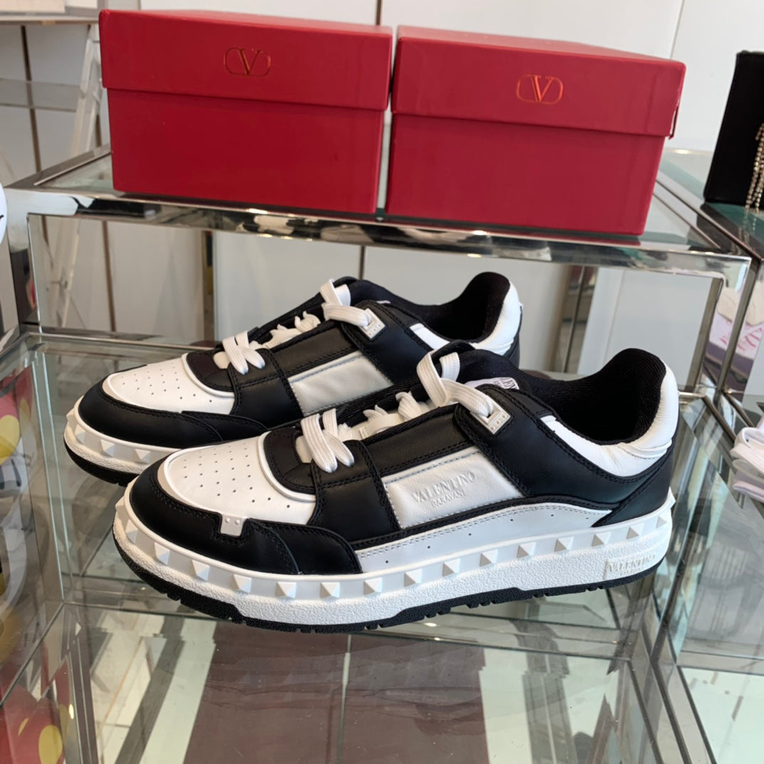 LuxluxHouse Best Quality Shoes Valentino