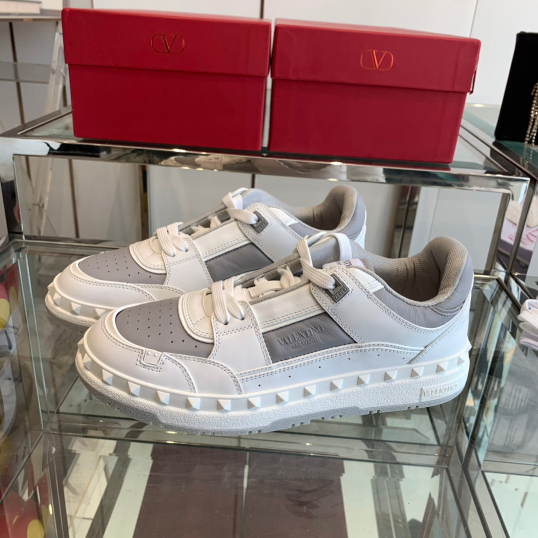 LuxluxHouse Best Quality Shoes Valentino