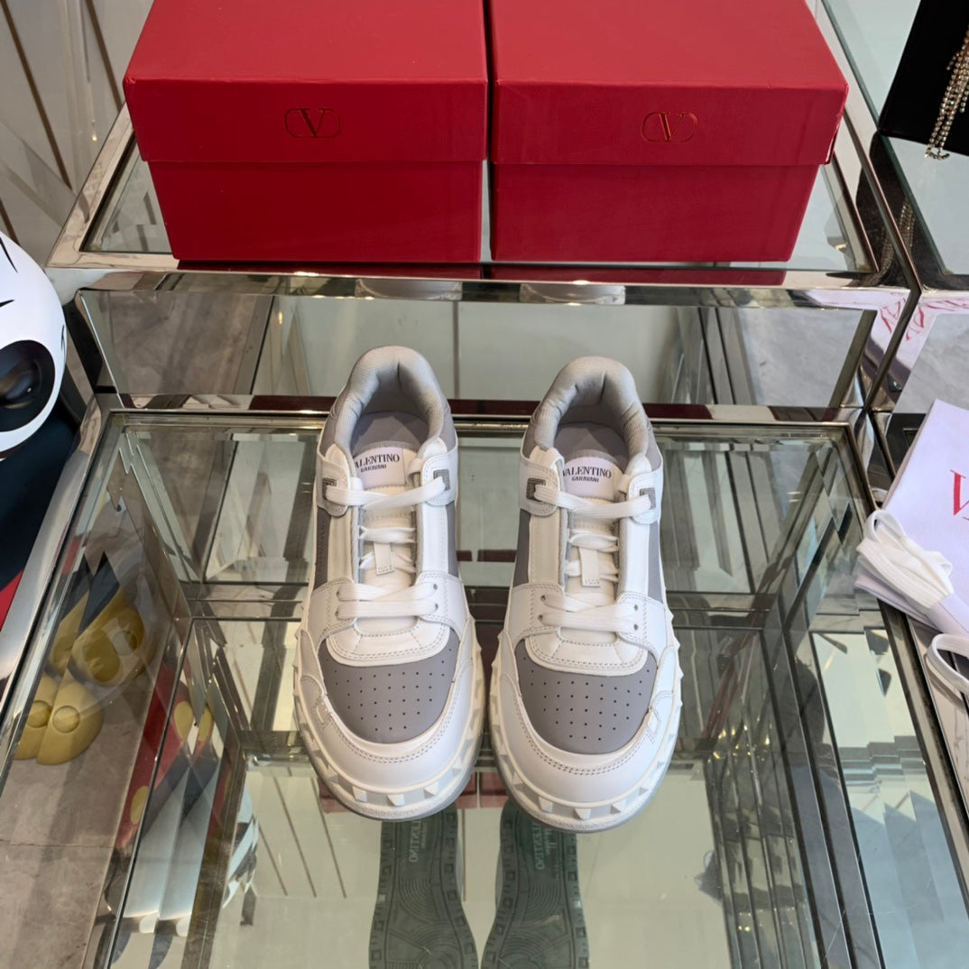 LuxluxHouse Best Quality Shoes Valentino