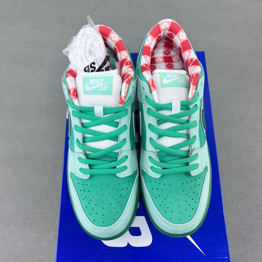 AY Batch-Concepts x NK SB Dunk Low "Seaweed Green Lobster"