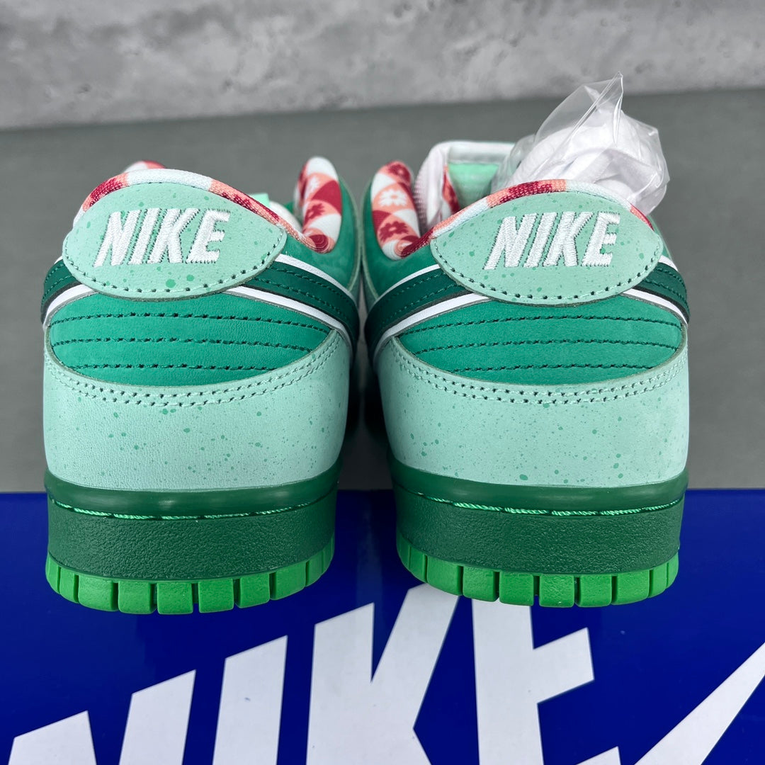 AY Batch-Concepts x NK SB Dunk Low "Seaweed Green Lobster"