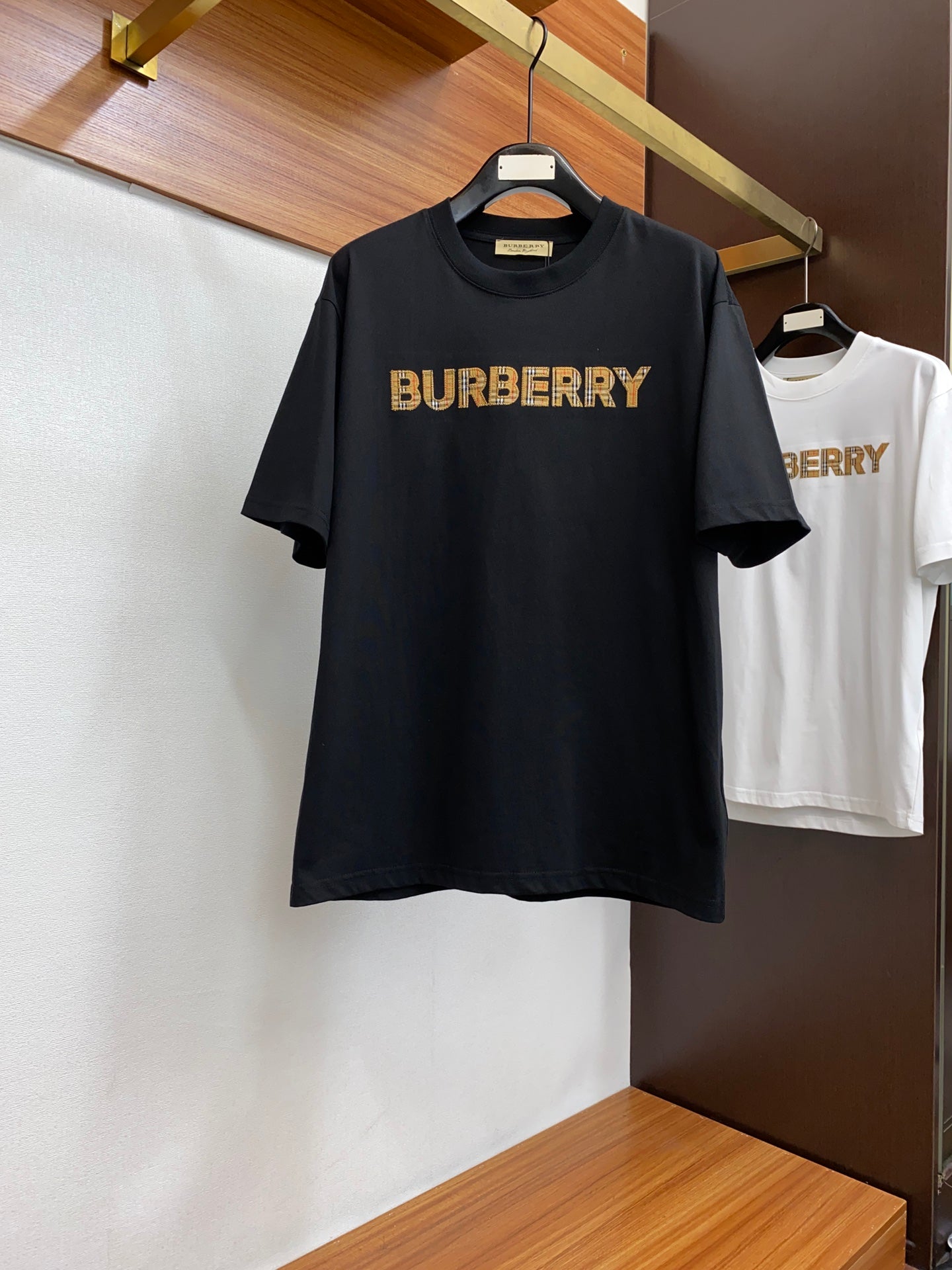 LuxluxHouse Burberry T-shirt NO.1