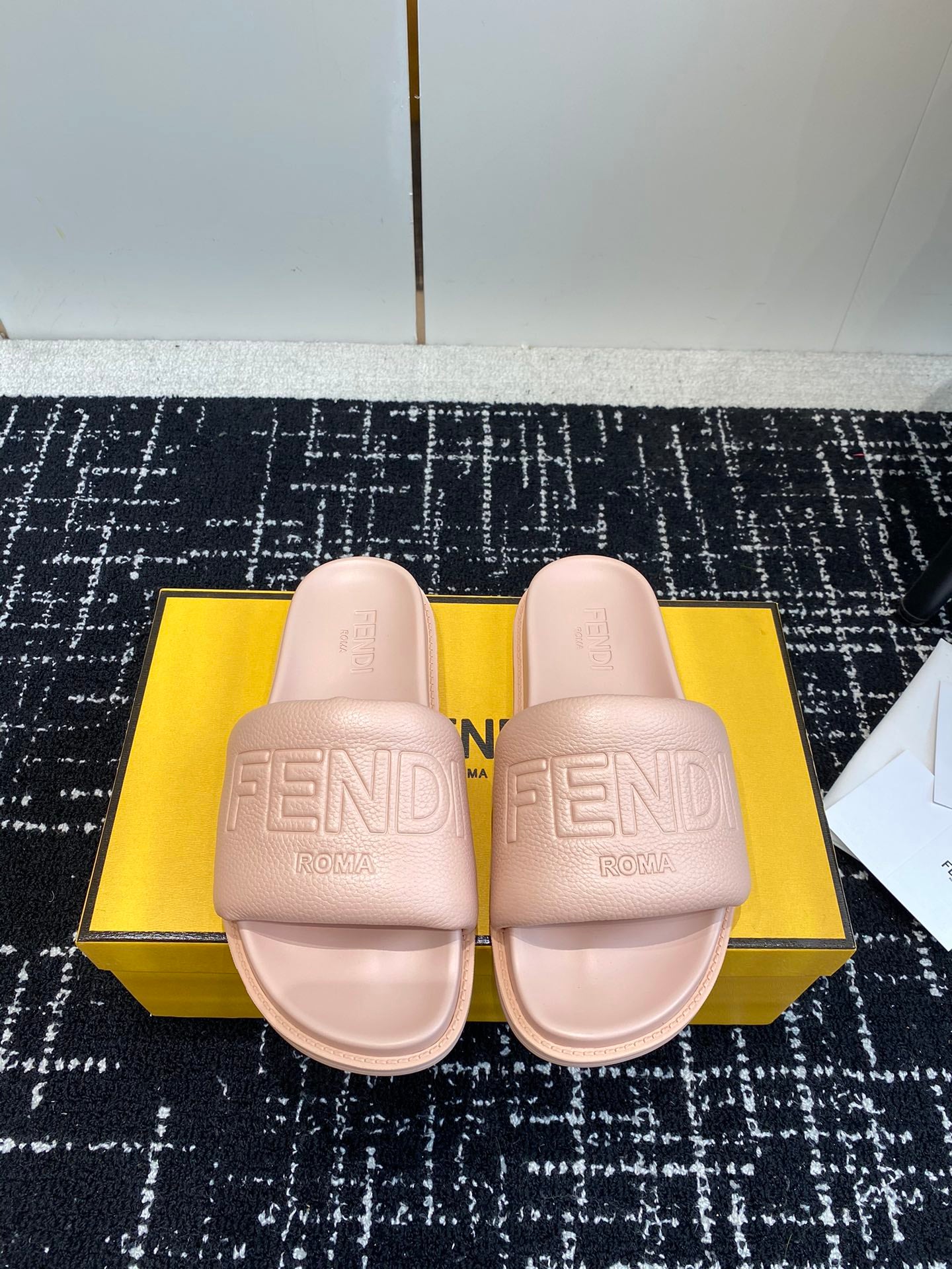 LuxluxHouse Best Quality Sandals Fendi