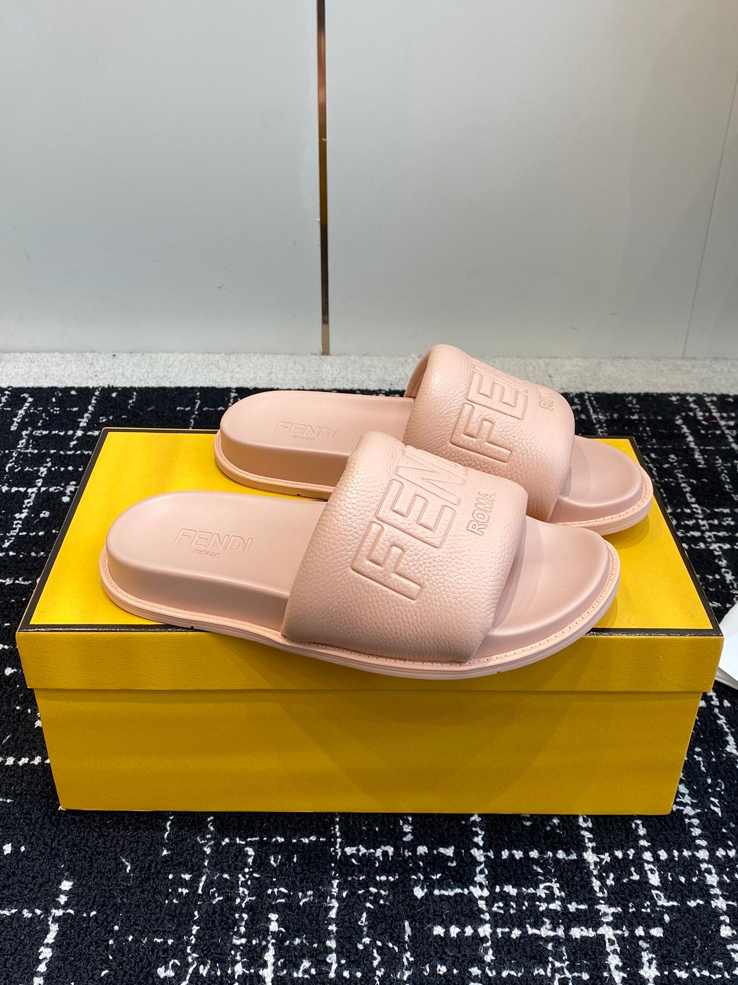 LuxluxHouse Best Quality Sandals Fendi