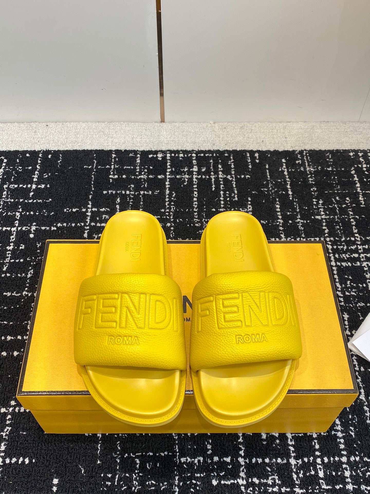 LuxluxHouse Best Quality Sandals Fendi