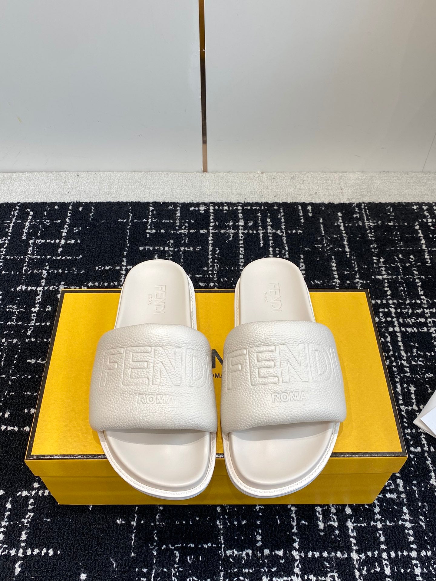 LuxluxHouse Best Quality Sandals Fendi