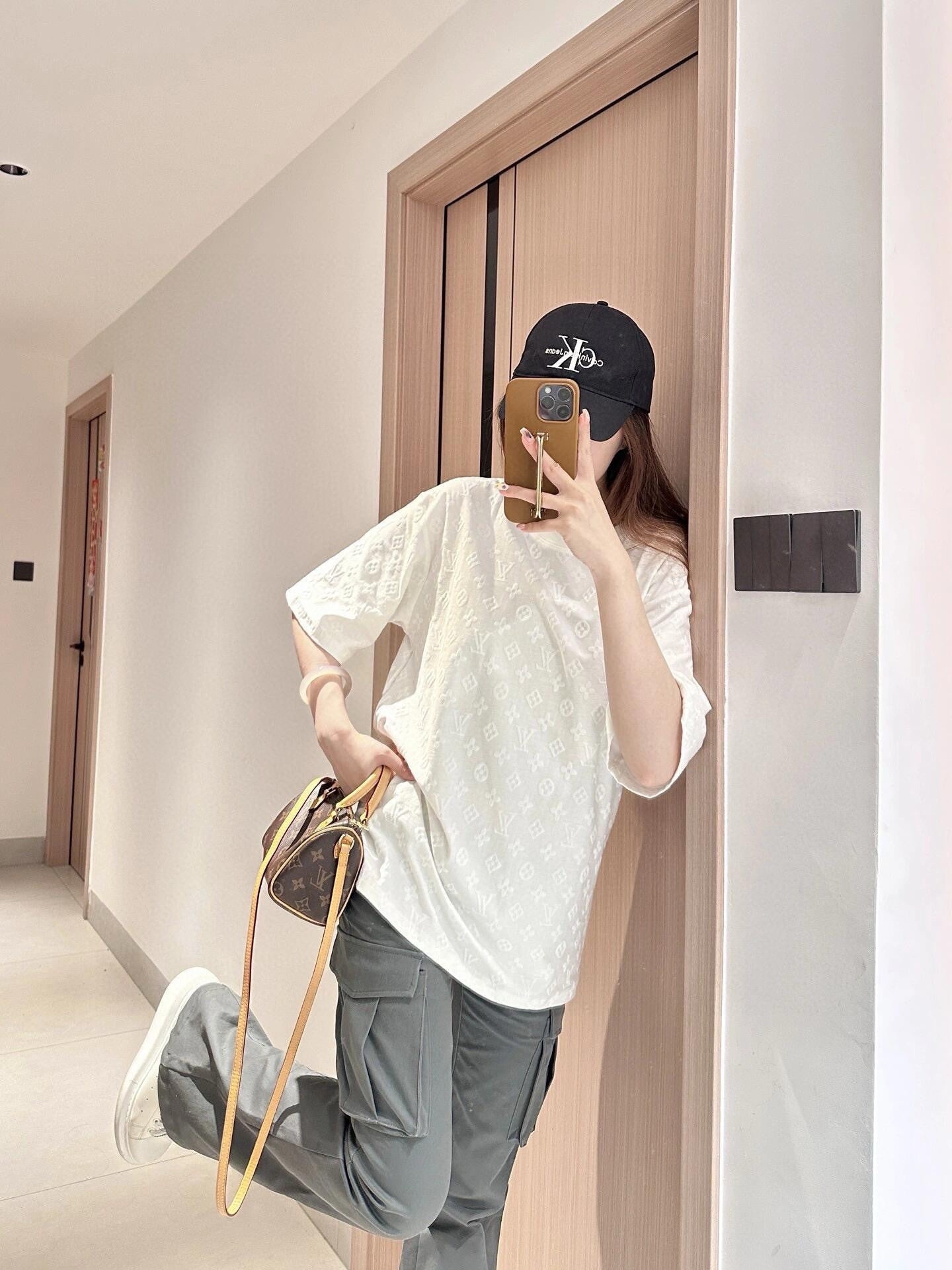 LuxluxHouse Best Quality Clothes T-shirt Louis Vuitton