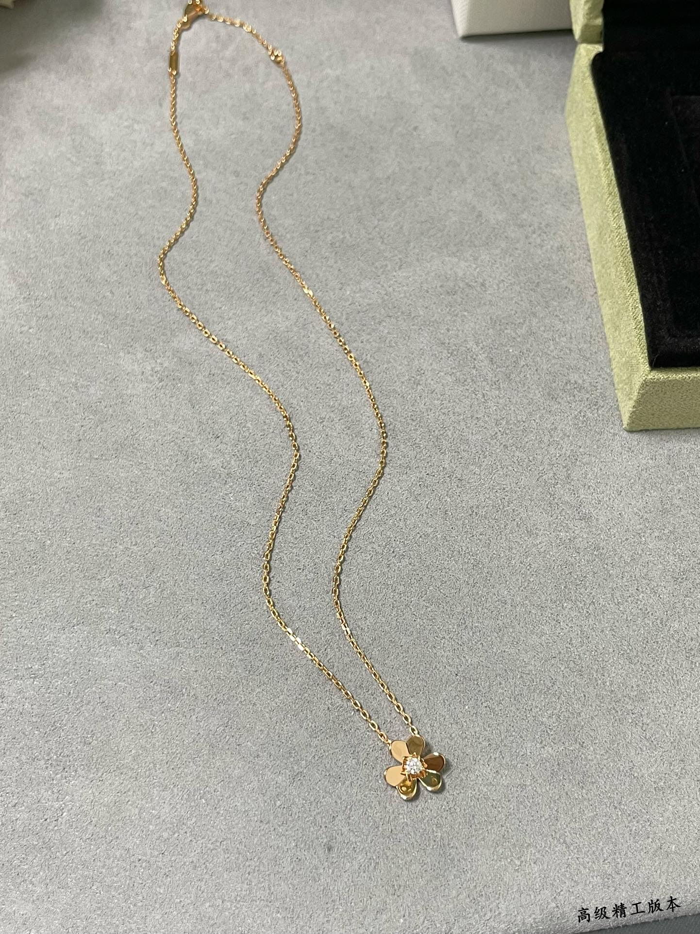 LuxluxHouse Best Quality Accessories Van Cleef & Arpels