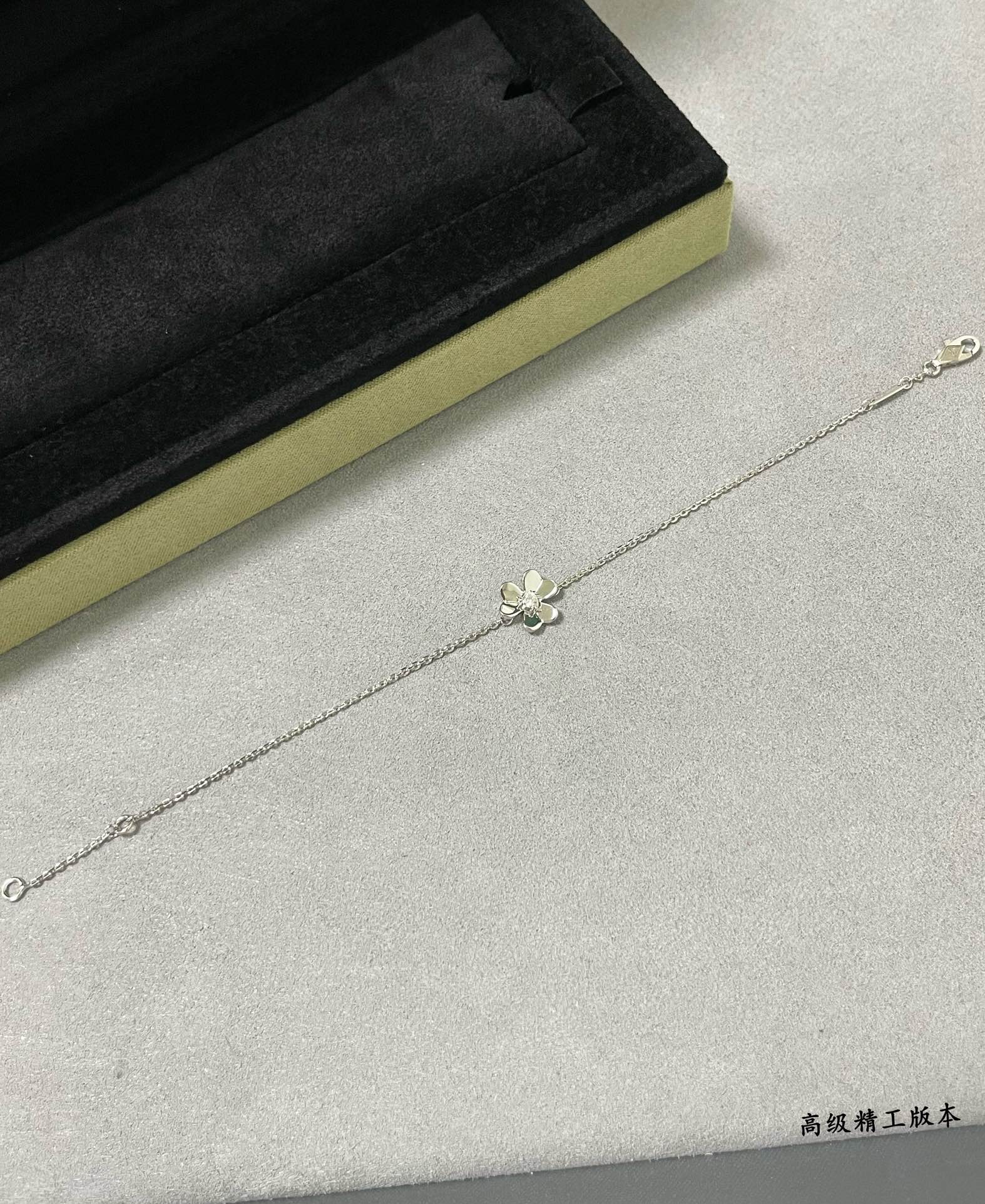 LuxluxHouse Best Quality Accessories Van Cleef & Arpels