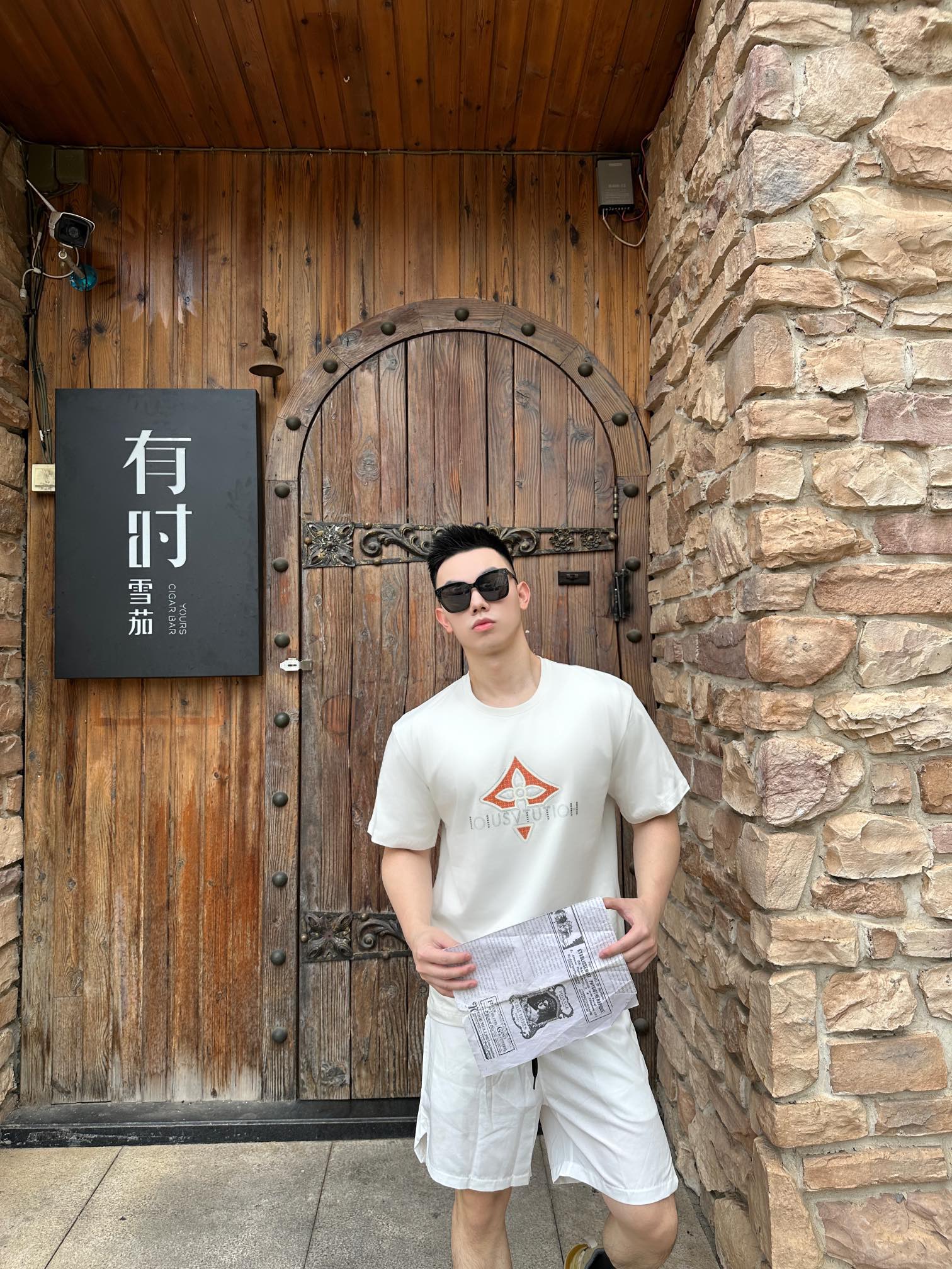 LuxluxHouse Best Quality Clothes T-shirt Louis Vuitton