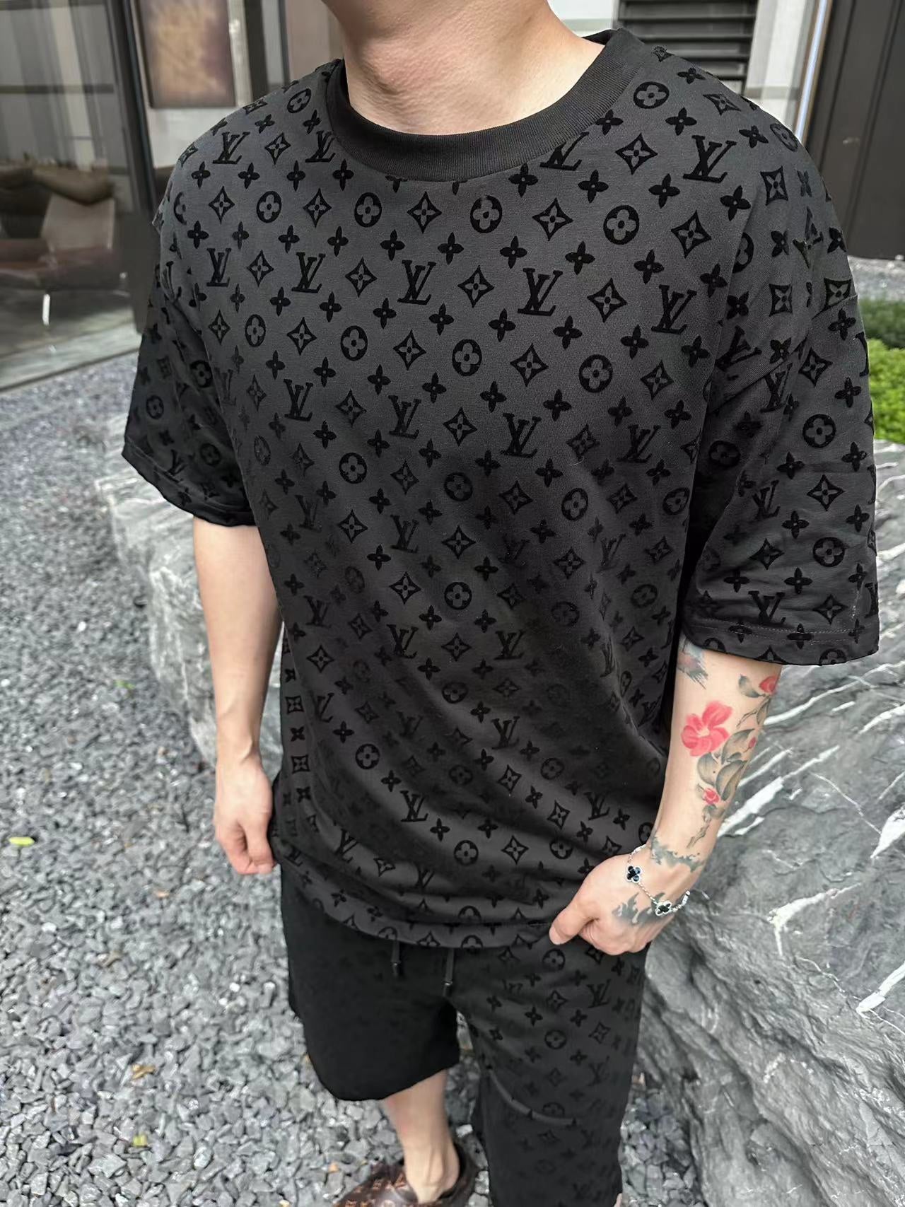 LuxluxHouse Best Quality Clothes T-shirt Louis Vuitton