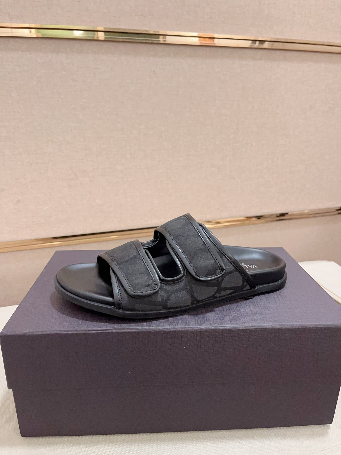 LuxluxHouse Best Quality Sandals Valentino