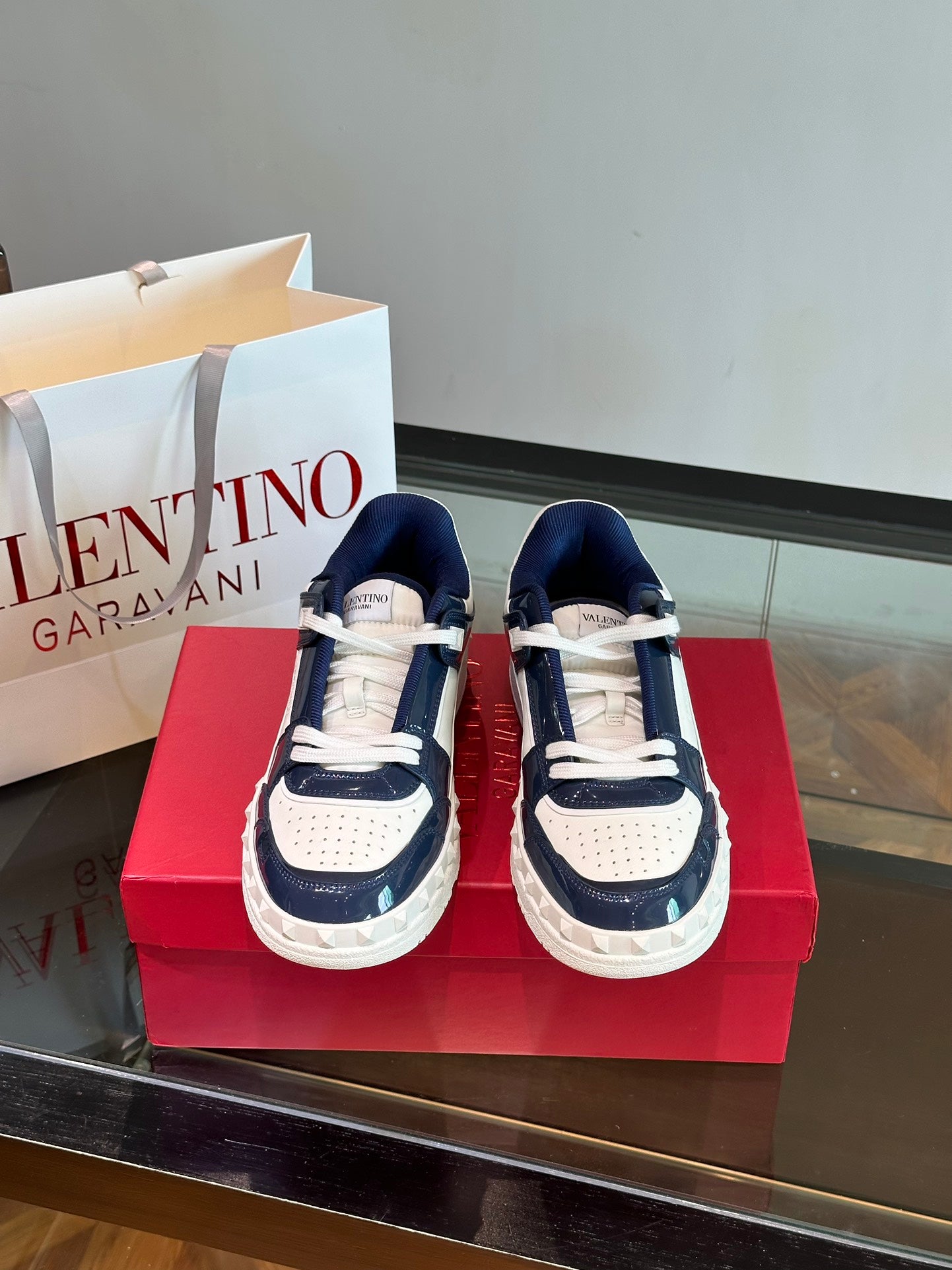 LuxluxHouse Best Quality Shoes Valentino