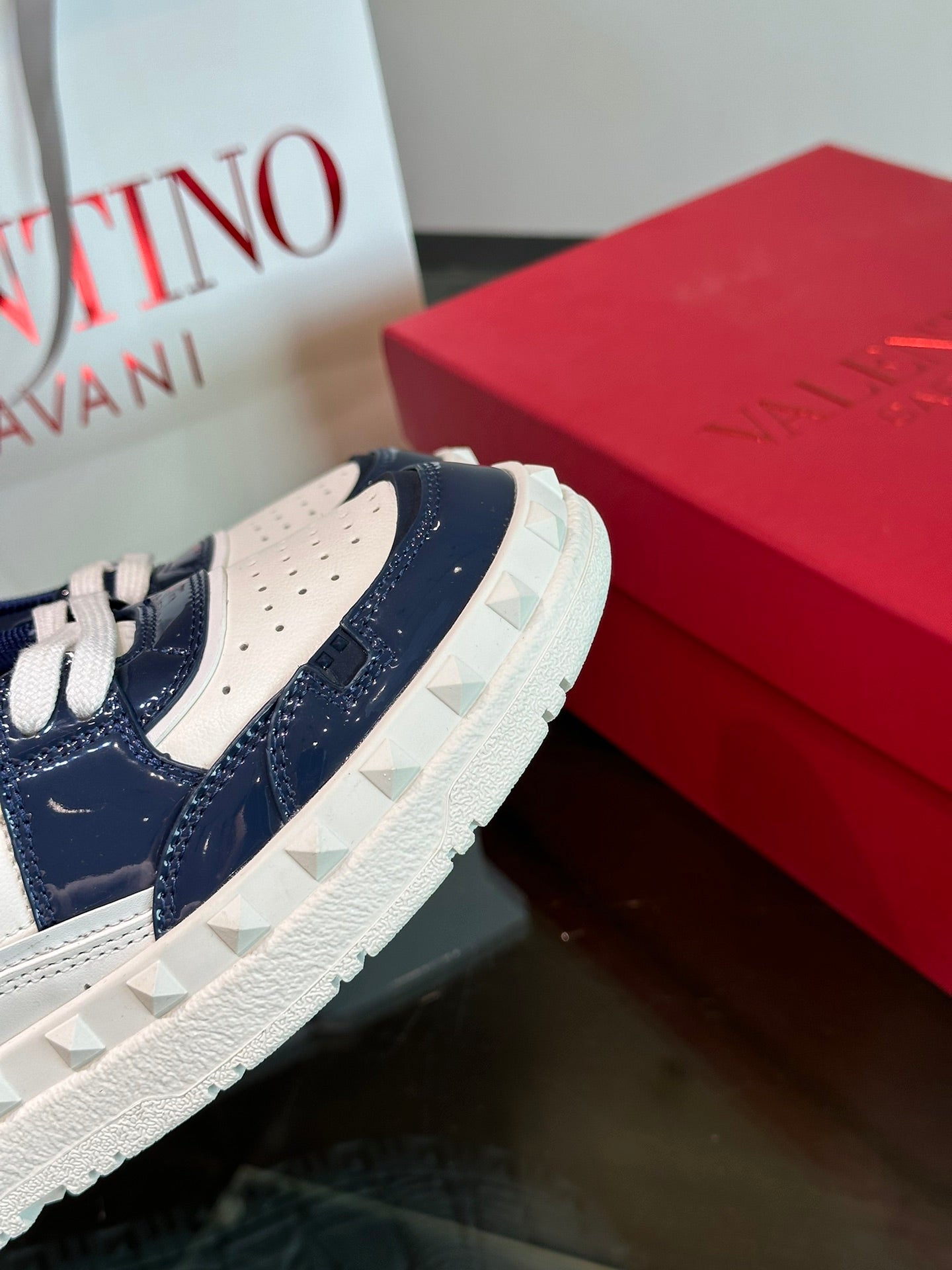 LuxluxHouse Best Quality Shoes Valentino