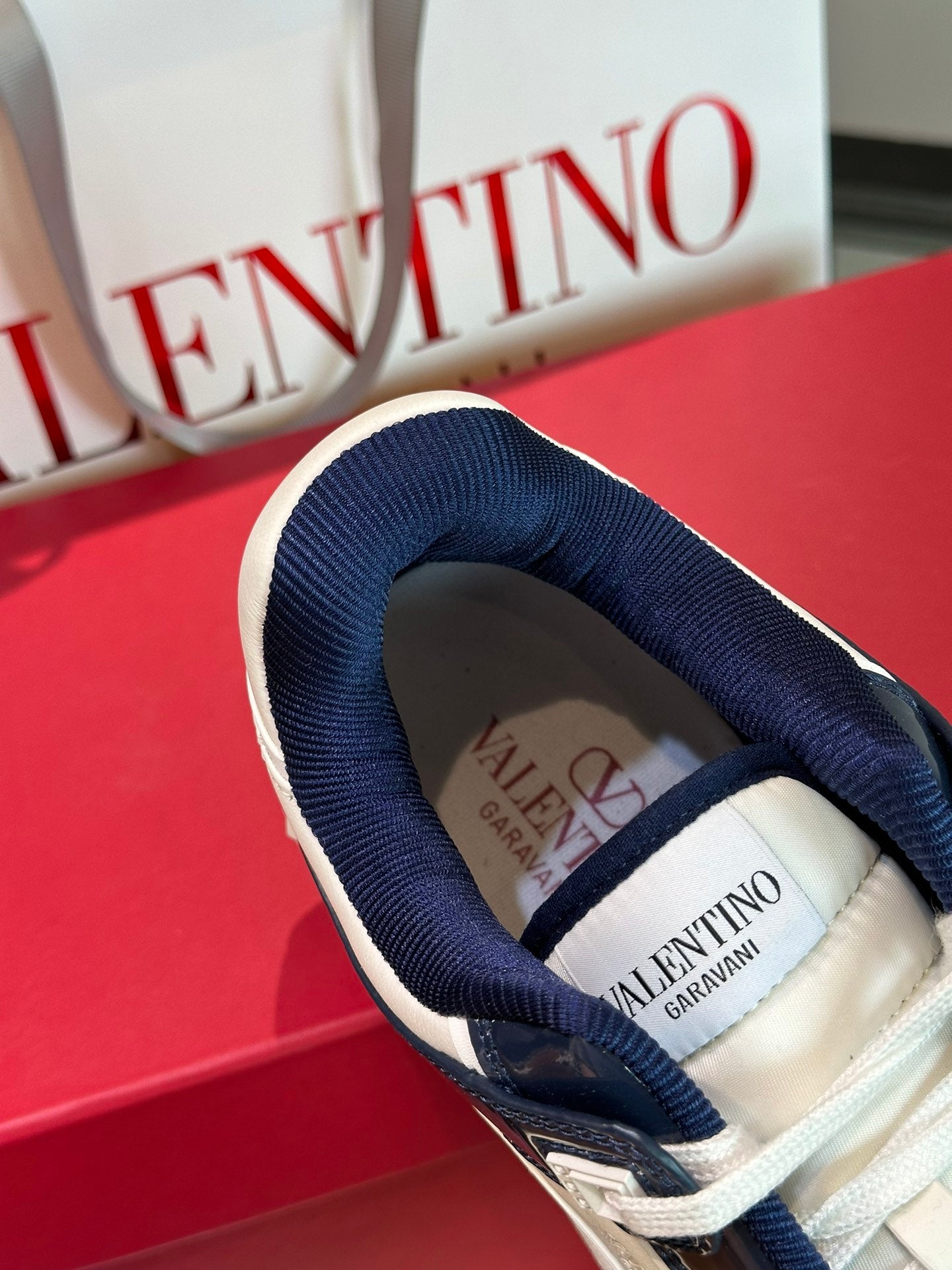 LuxluxHouse Best Quality Shoes Valentino